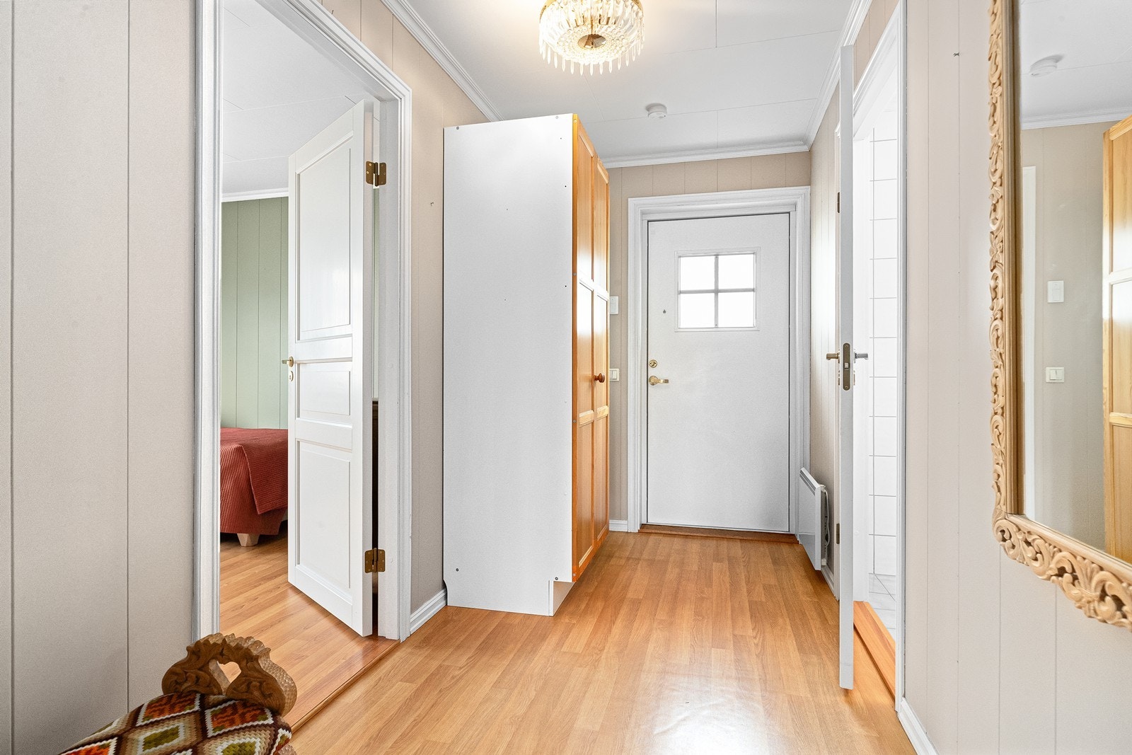 Velkommen inn i en lys og praktisk bolig Galleribilde