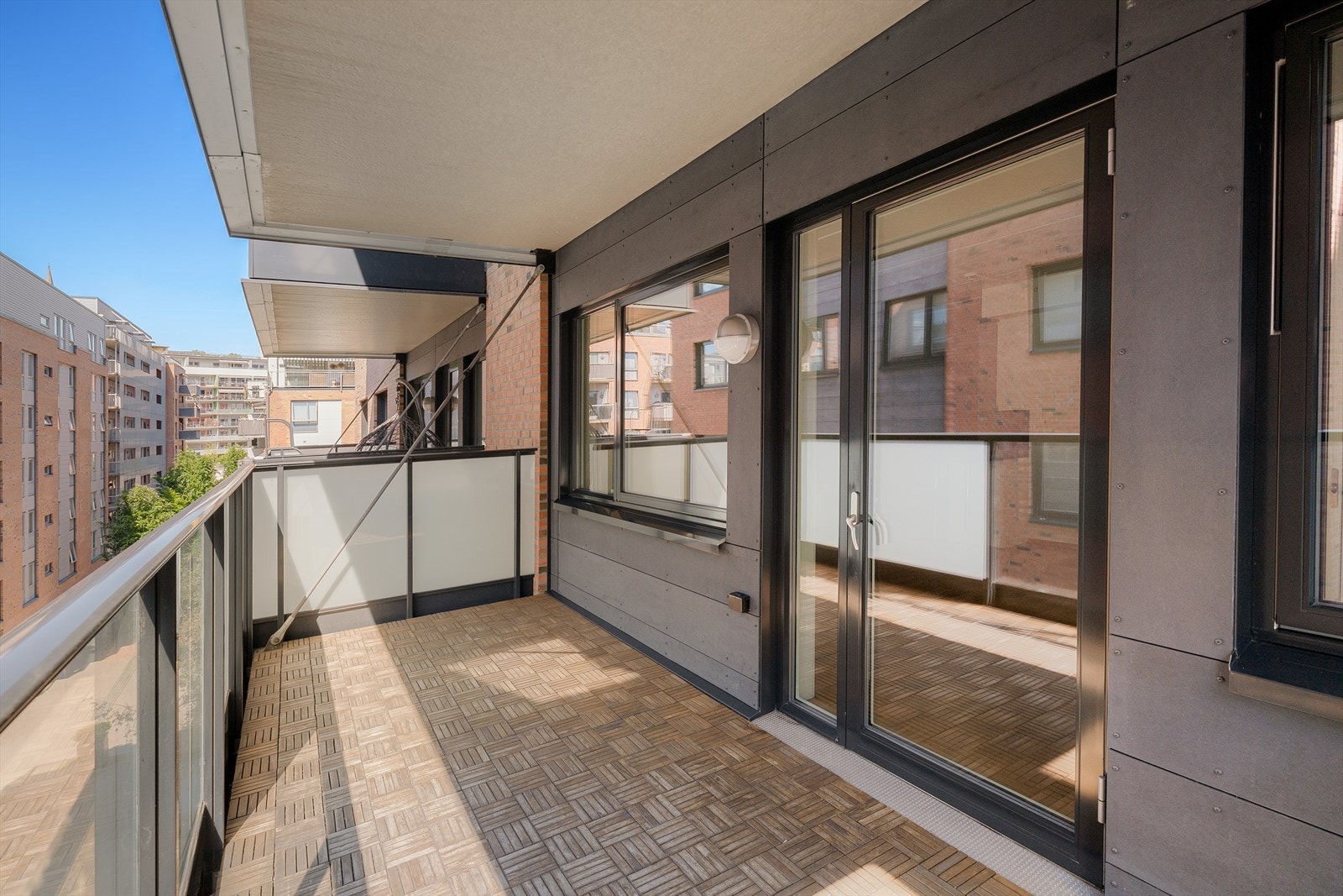 Stor vestvendt balkong på 11,5 kvm. Galleribilde