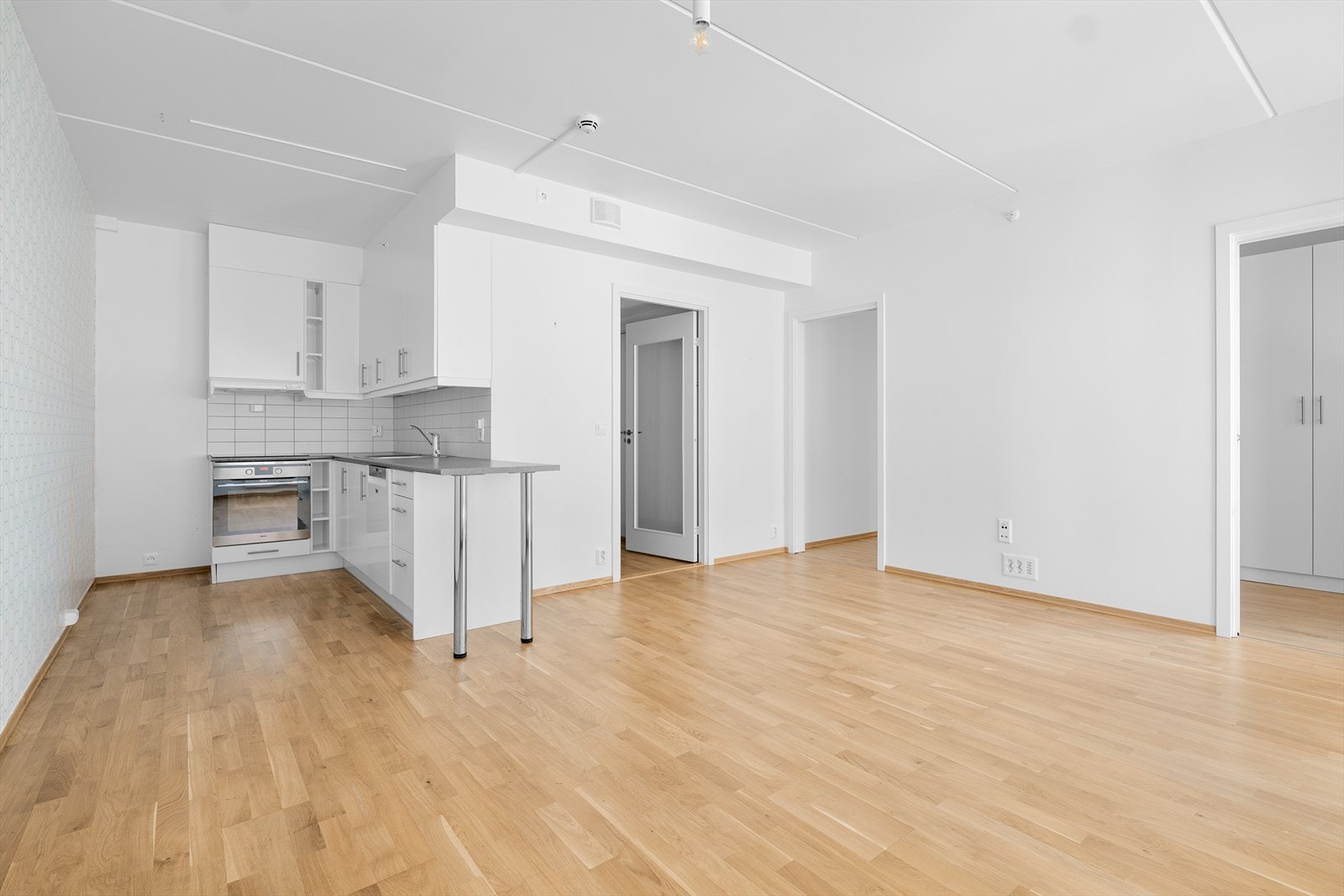 Kjøkken ligger delvis adskilt fra stuen. Galleribilde