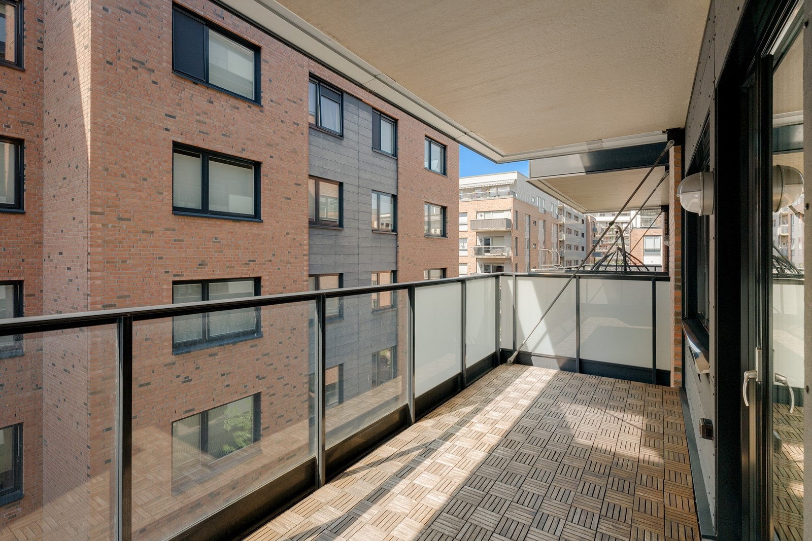 Her er det rikelig med plass til utemøblement. Galleribilde