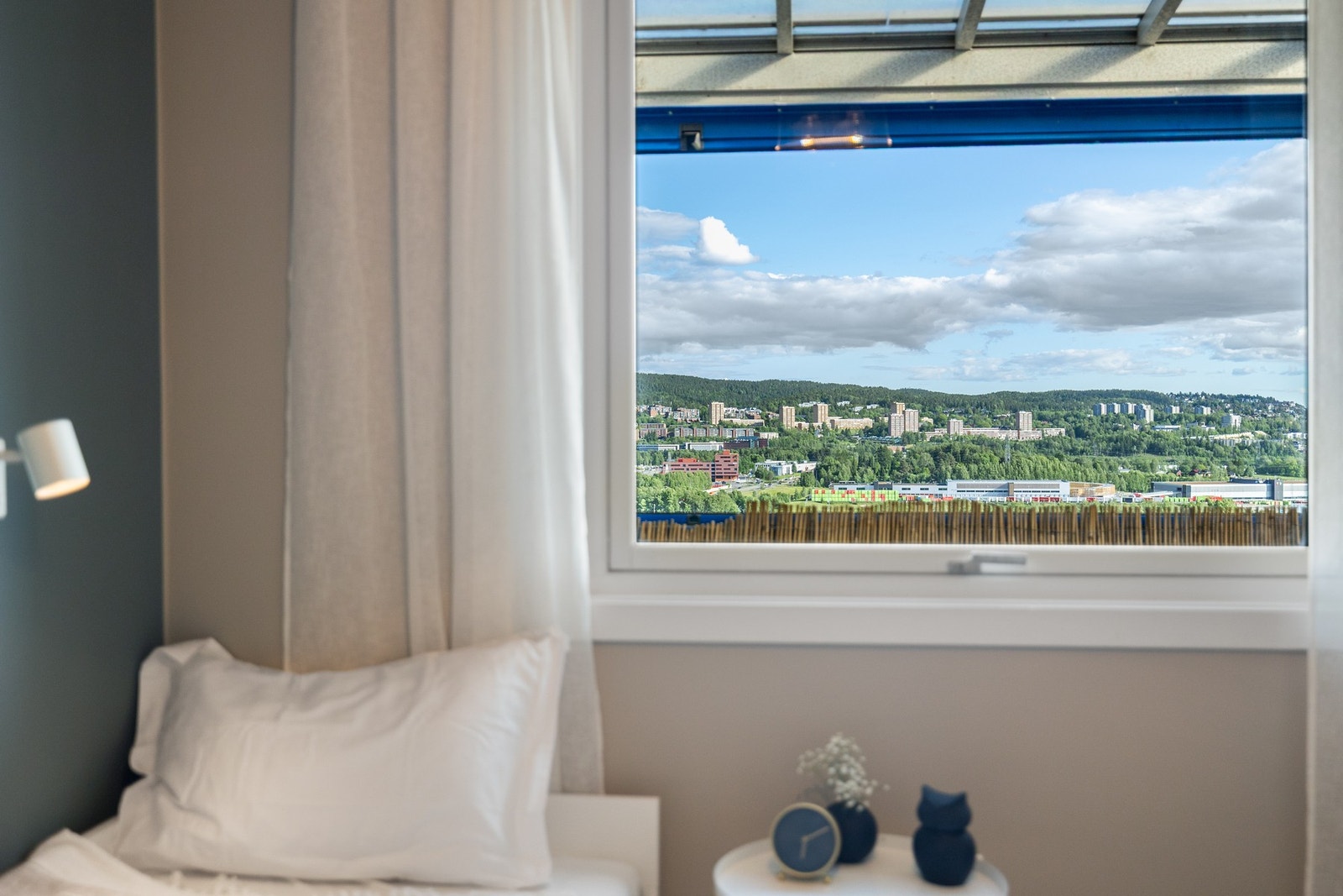 Det er flott utsikt fra soverommet. Galleribilde