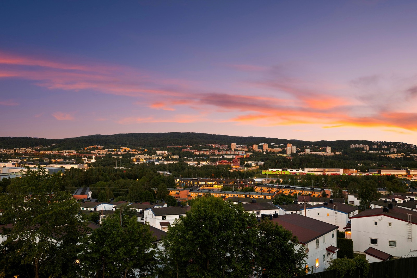 Det er utsikt fra Lørenskog til Ekeberg fra balkongen. Galleribilde