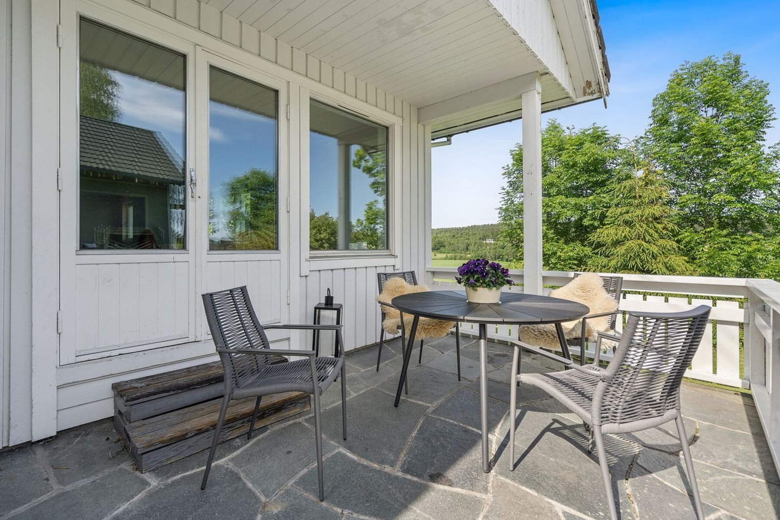 Her kan du nyte sola hele dagen Galleribilde