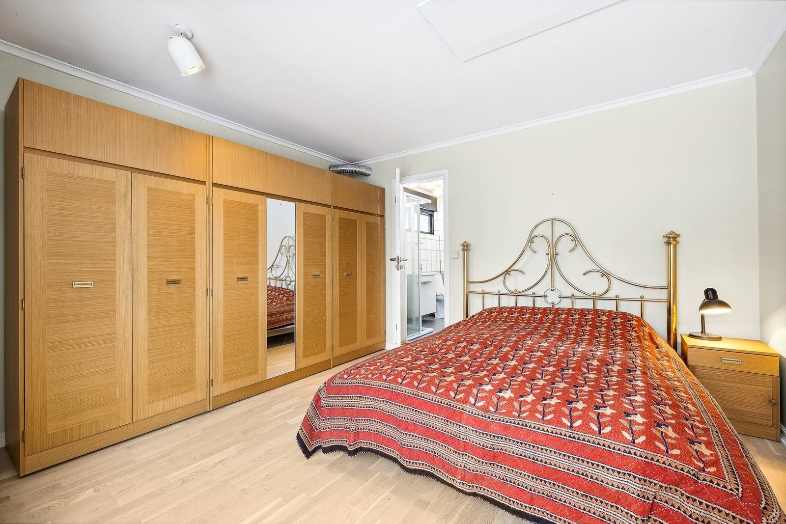 På soverom 3 finnes det også godt med garderobeskap montert. Galleribilde