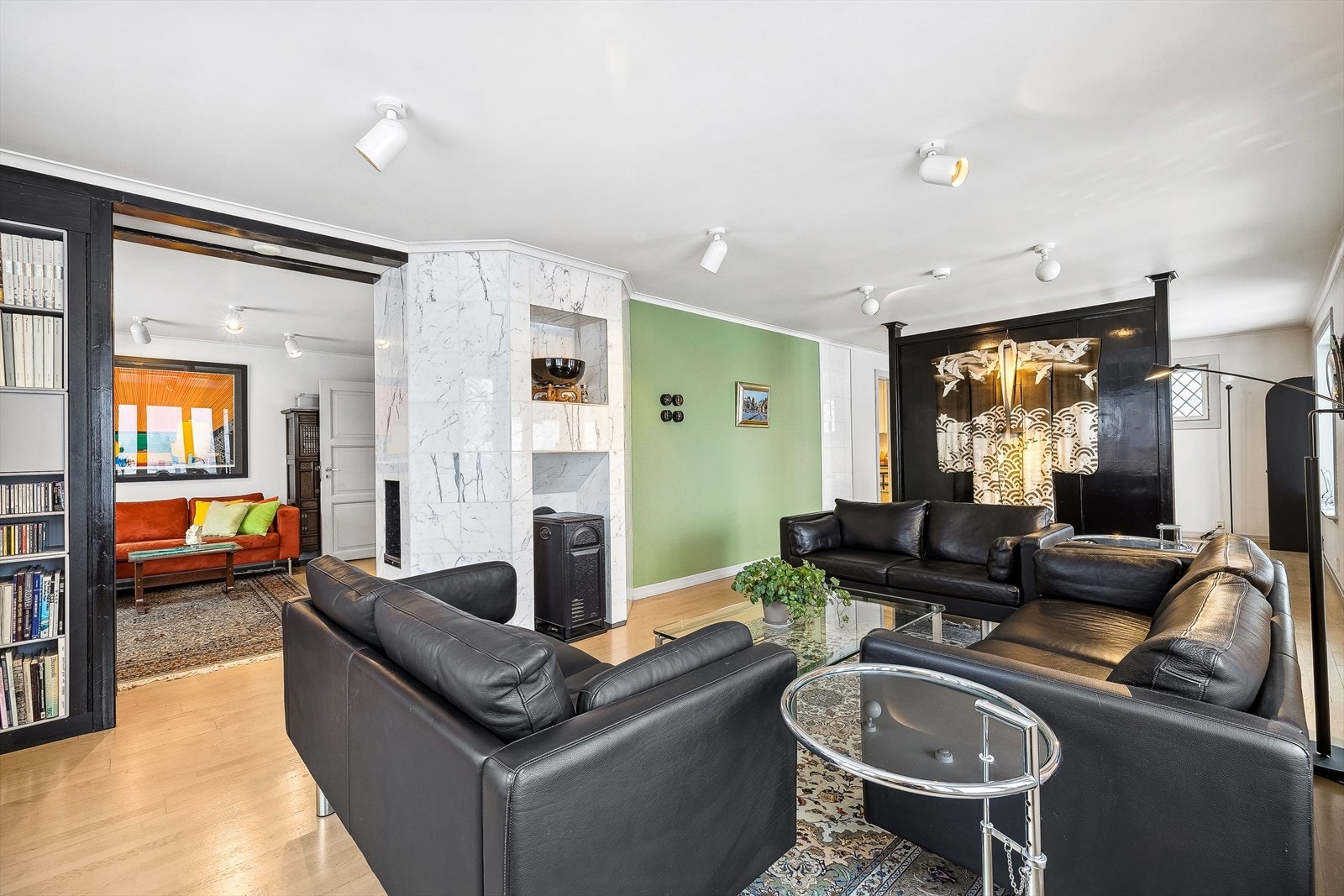 Rommets utforming gjør det enkelt å kunne møblere i ulike soner. Galleribilde