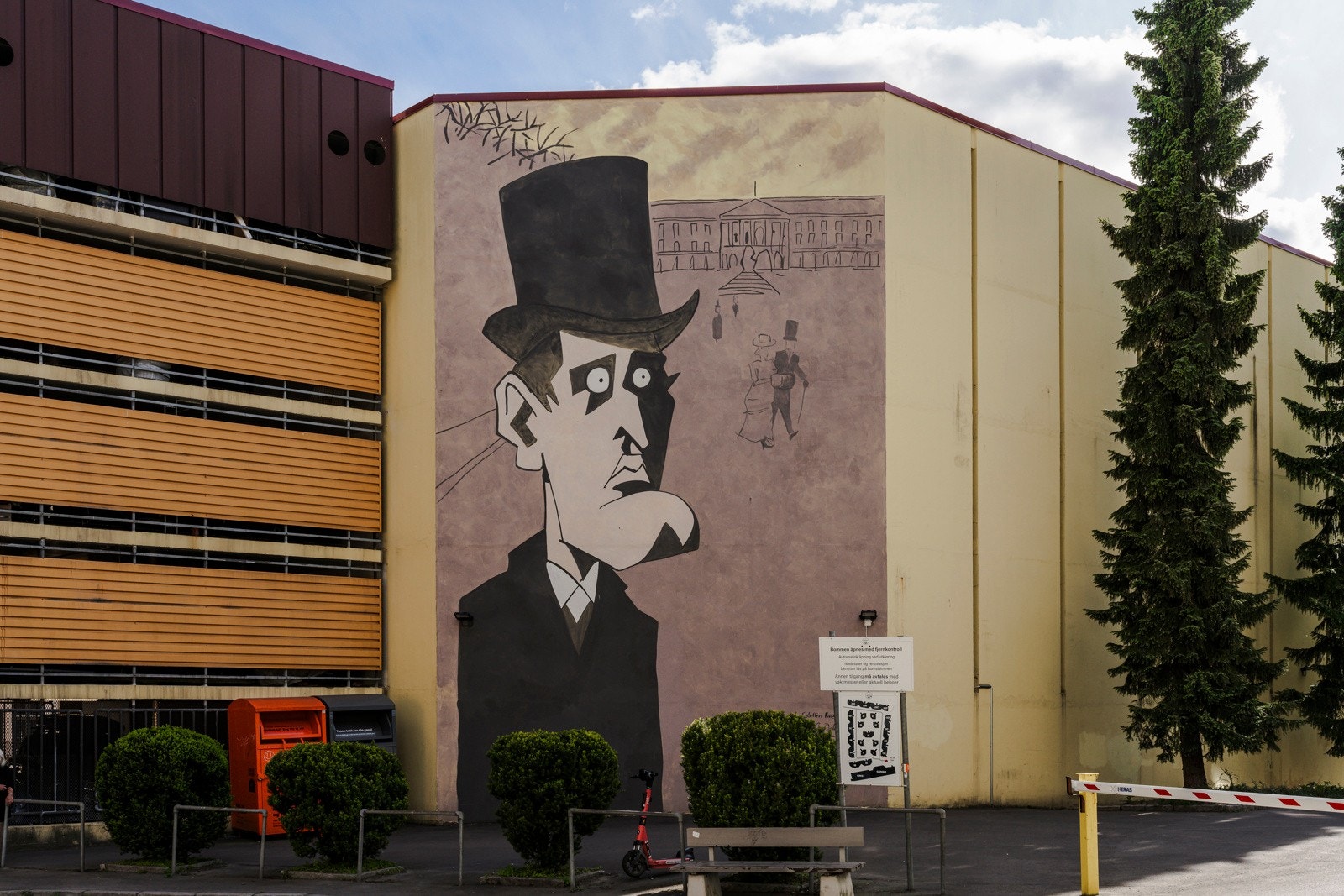 Garasjeanlegg med egen garasjeplass rett ved leiligheten Galleribilde