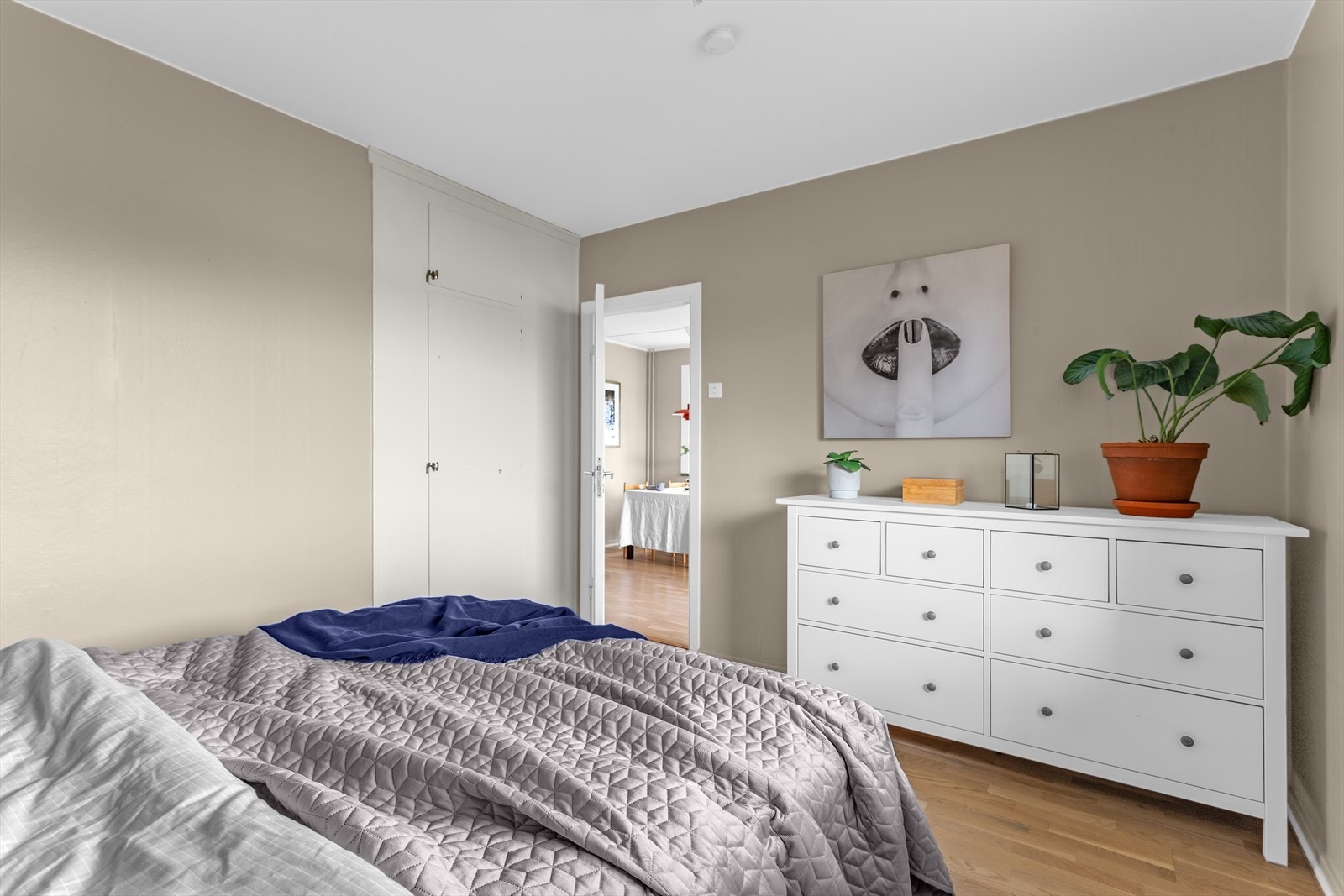 Praktiske innebygde skap. Galleribilde