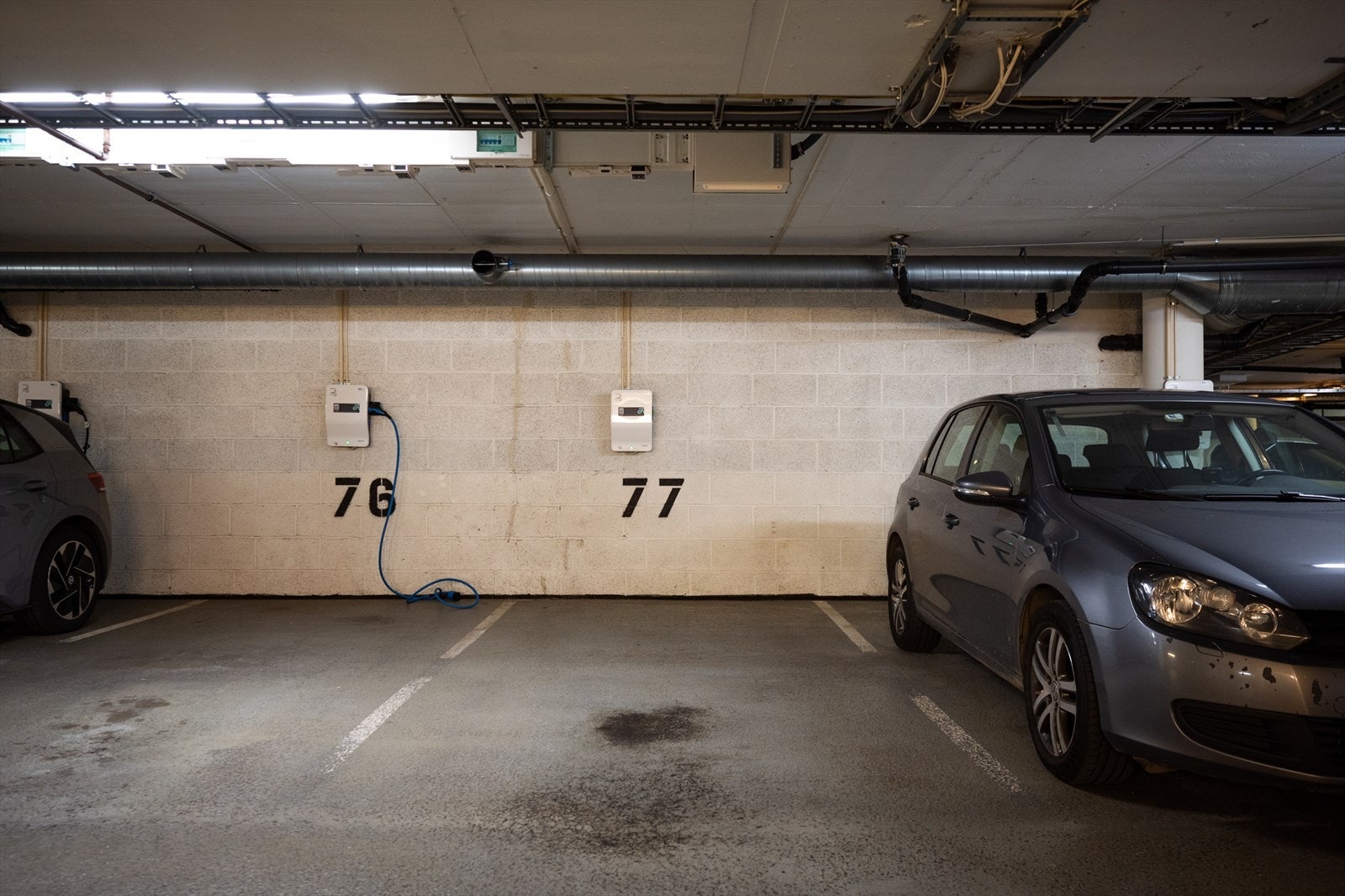 Opsjon på kjøp av selgers parkeringsplass med ladeboks for elbil. Ta kontakt med megler for info. Galleribilde