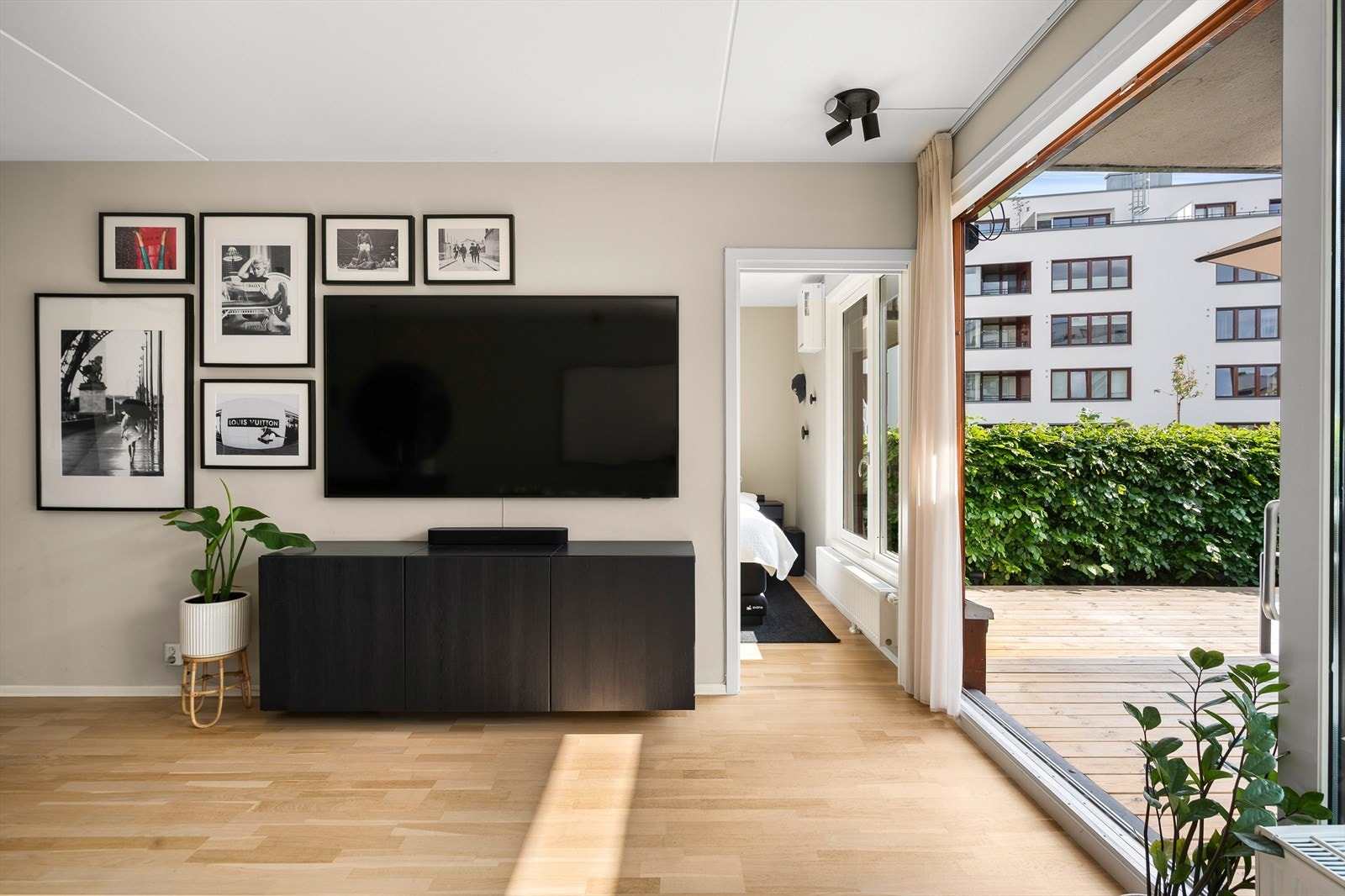 Det er adkomst til soverommet fra stuen. Galleribilde