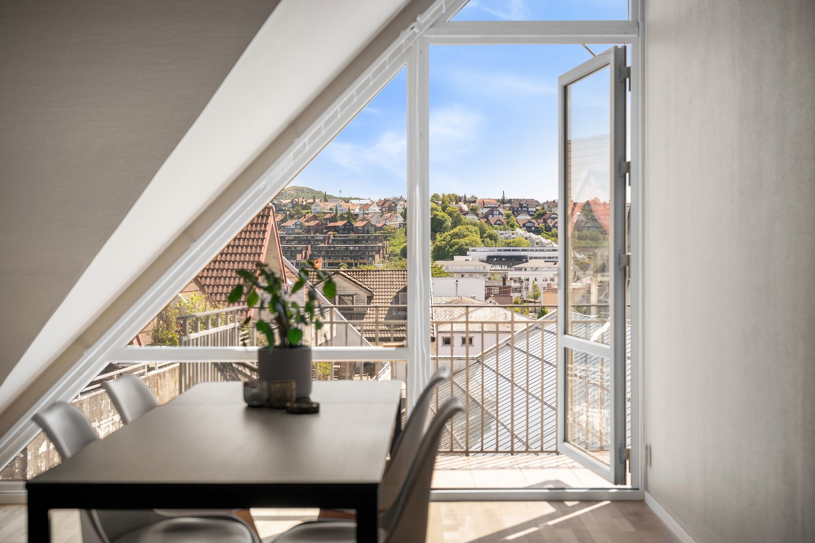 Velkommen til Langgata 1D - En lys og lekker 3-roms leilighet i sentrum Galleribilde