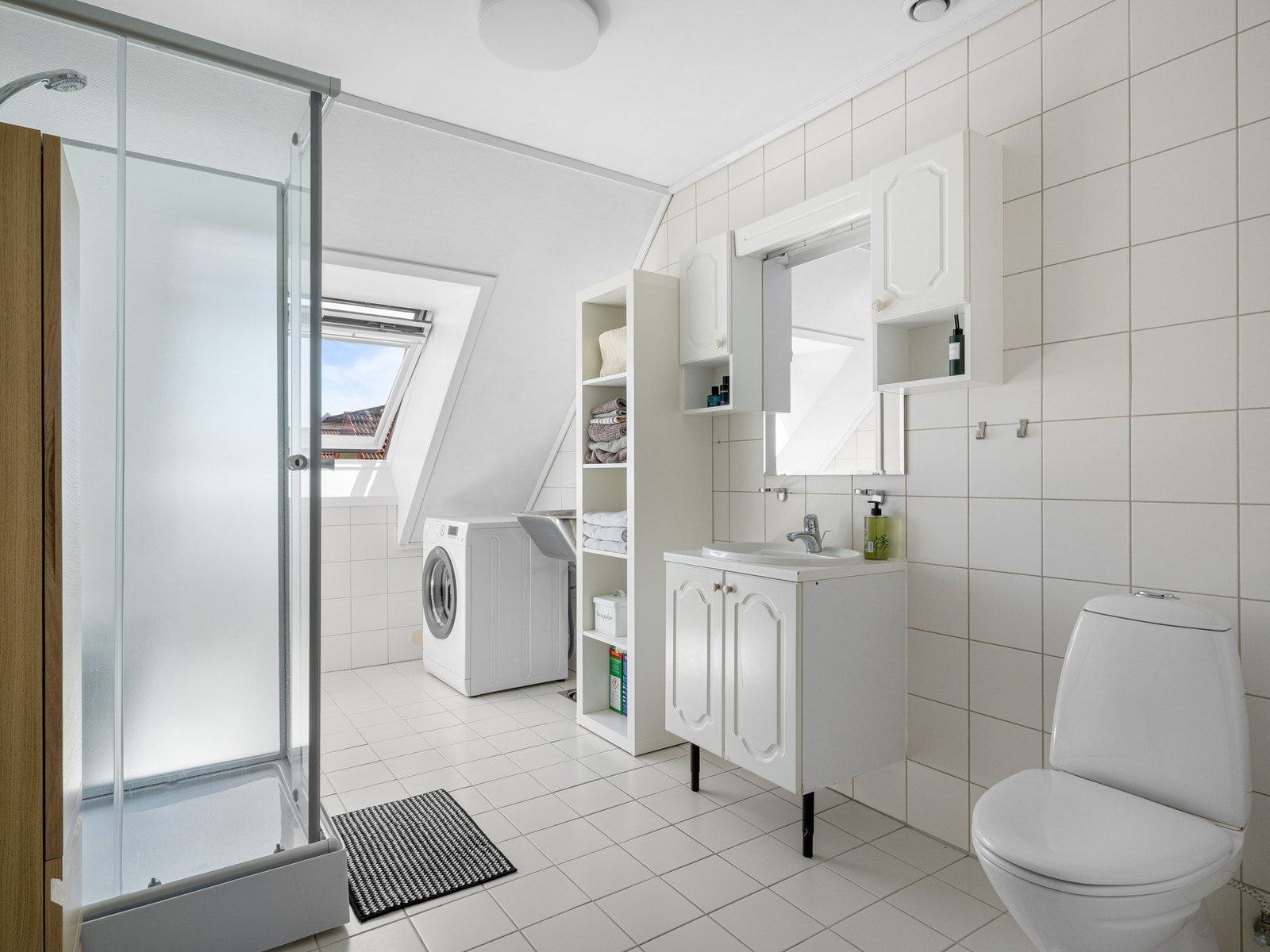 Fliselagt baderom med varme i gulvet Galleribilde