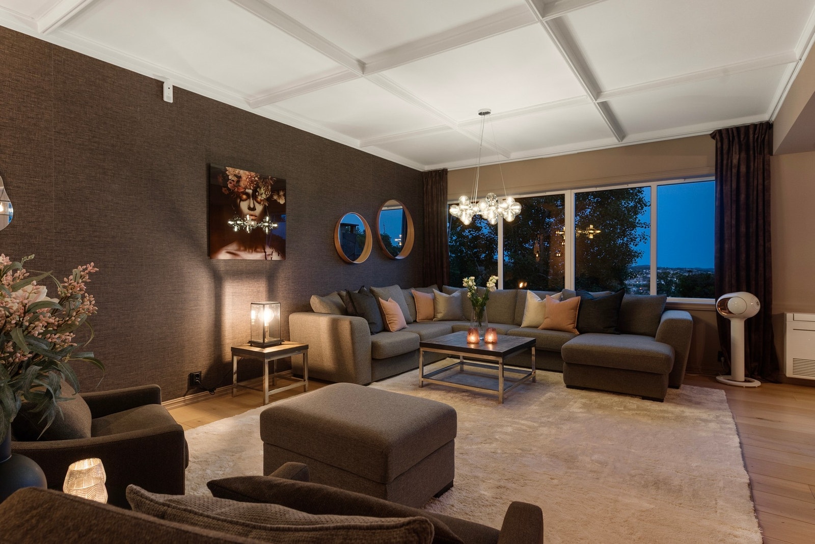 Dette er en stue som innbyr til ro og god stemning - et sted hvor du føler deg velkommen og kan senke skuldrene Galleribilde