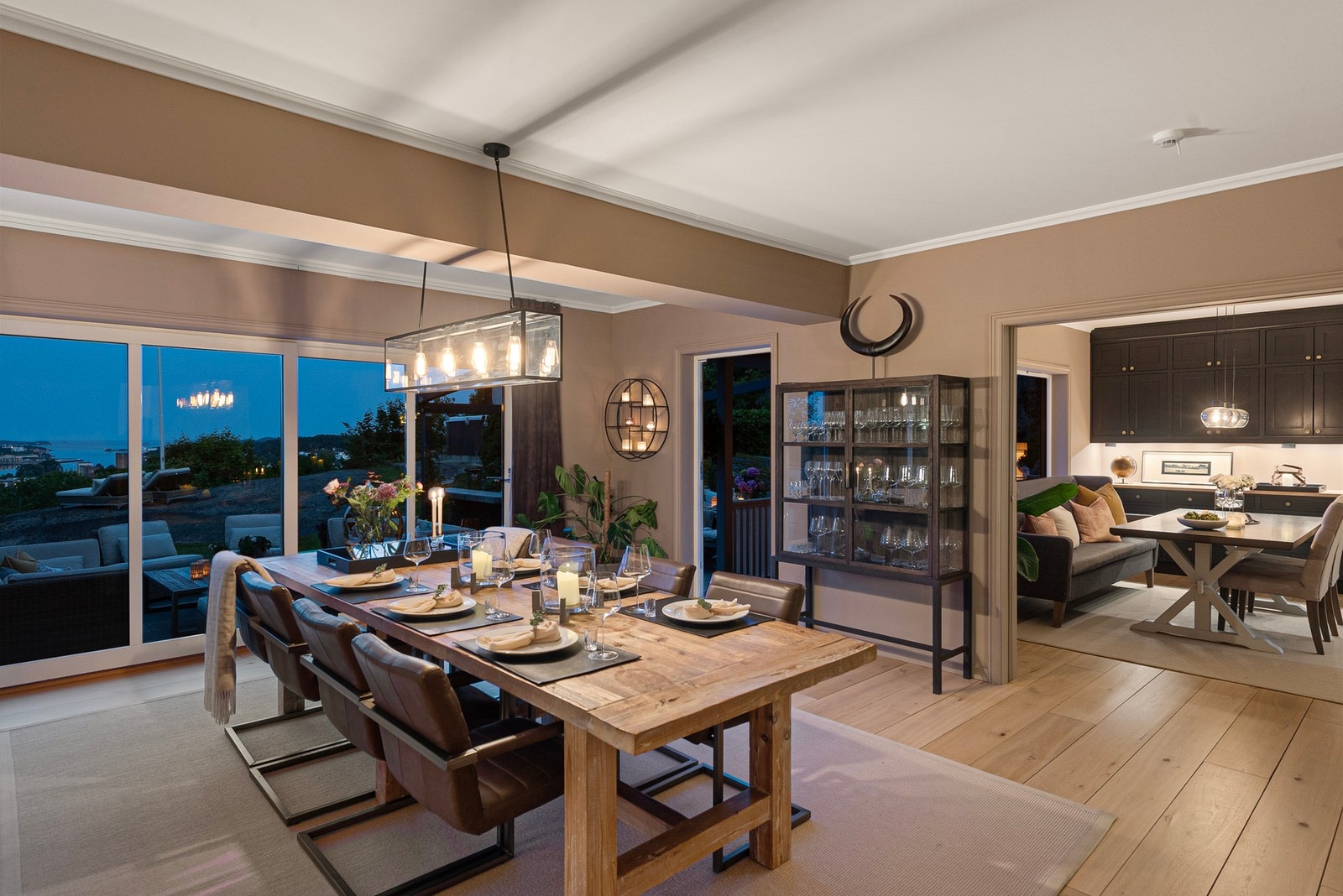 Kort vei fra kjøkken til spisestuen Galleribilde