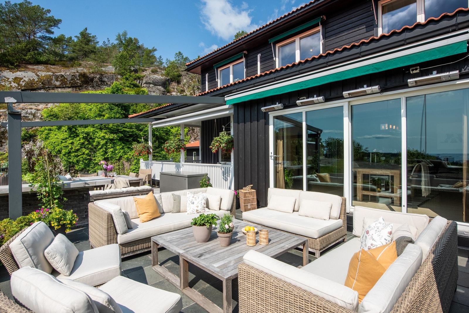 Med varmelamper er det lagt til rette for å nyte de sene sommerkveldene Galleribilde