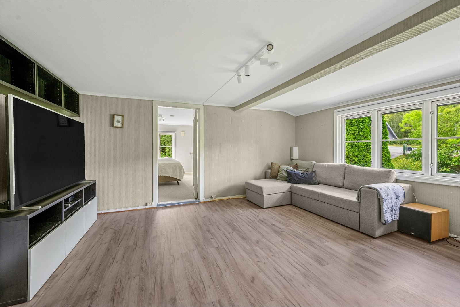 I andre etasje er det en loftstue, perfekt som TV-stue. Galleribilde