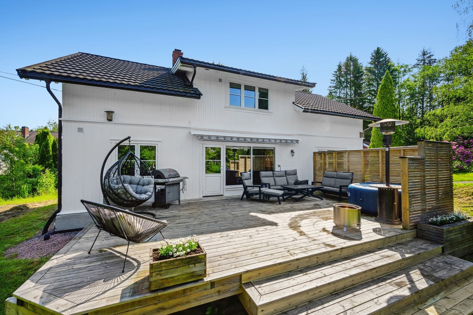 Eneboligen ble først oppført i 1925, og har siden den gang blitt jevnlig vedlikeholdt og ivaretatt. Galleribilde