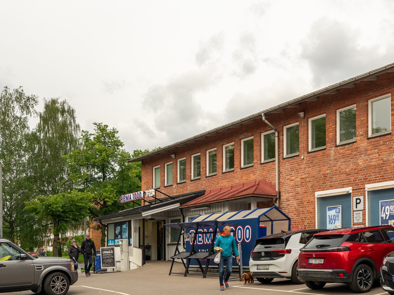 Rema 1000 blir din nærmeste dagligvarebutikk. Det er kort vei til et bredt kollektivtilbud med både trikk, T-bane og buss. Til Grefsen stasjon er det ca. 7 min gange med toget som går til Oslo S på ca. 15 min. Galleribilde