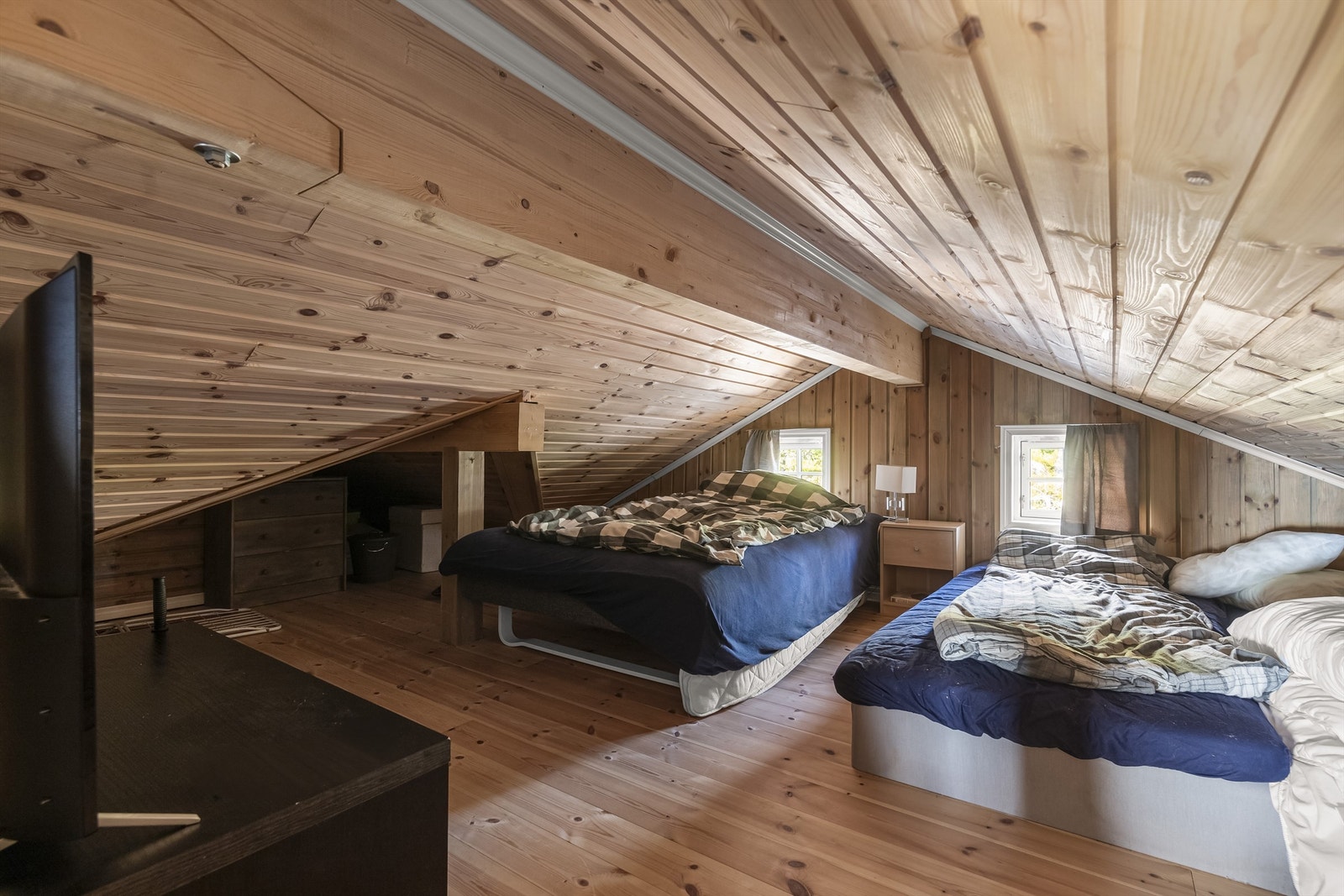 Hemsen er innredet med soveplasser (ikke medtatt i arealangivelser og ikke godkjent til varig opphold) Galleribilde