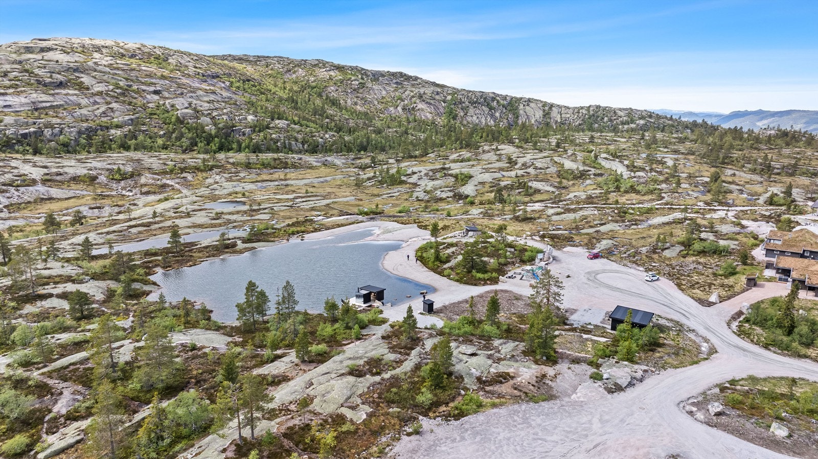 Her ser du sauna med tjern foran seg for et forfriskende bad! Galleribilde
