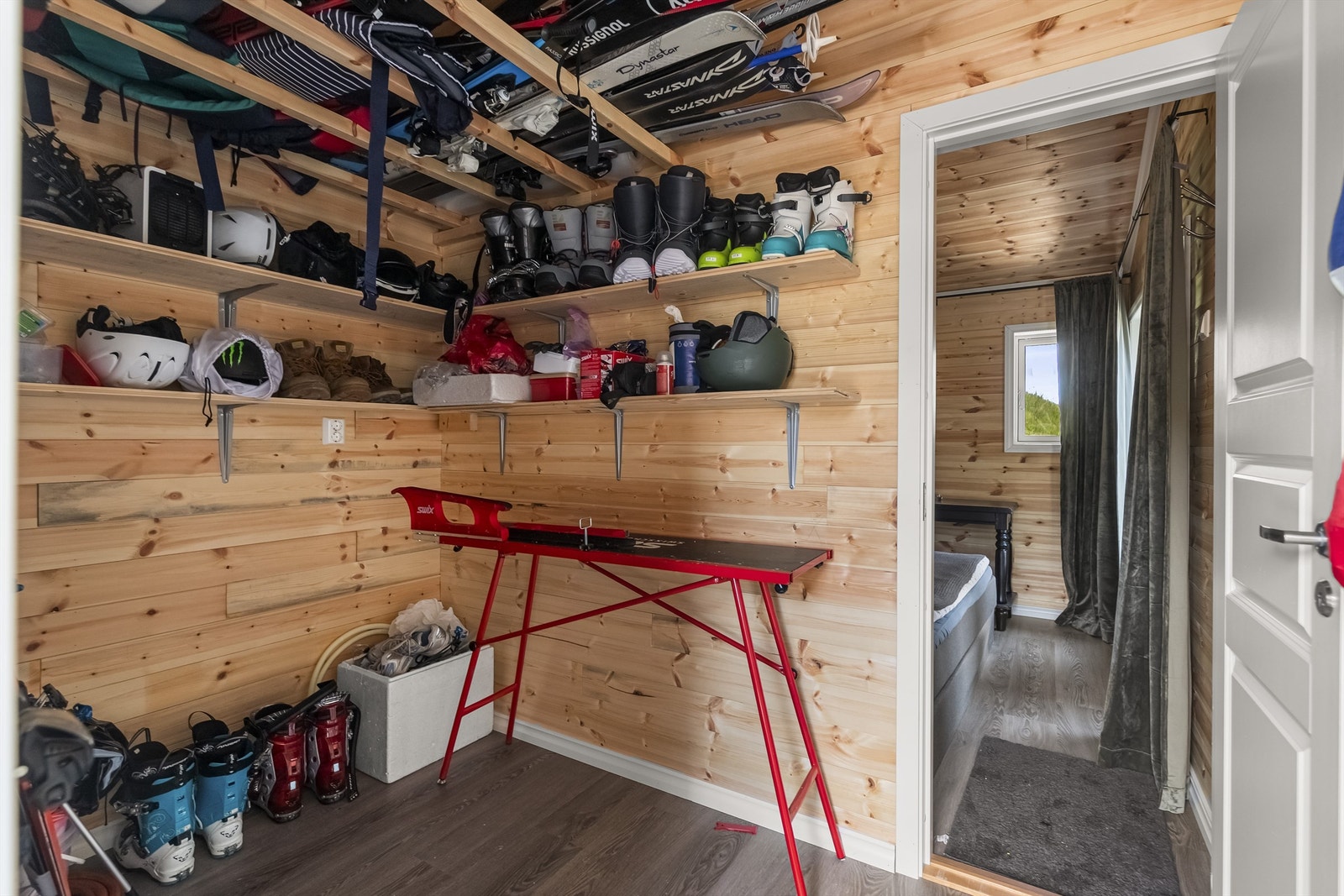 Smørebu/bod i tilknytning til gjesterommet i annekset Galleribilde