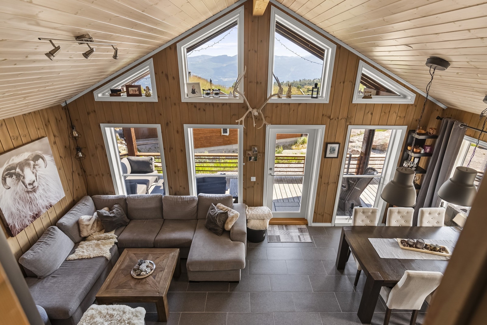 Overblikk fra hemsen og ned Galleribilde