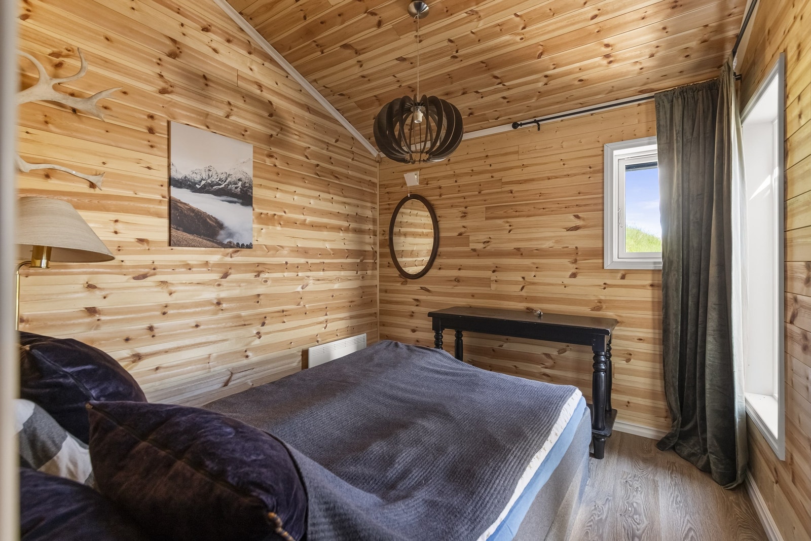 God plass til seng i annekset Galleribilde