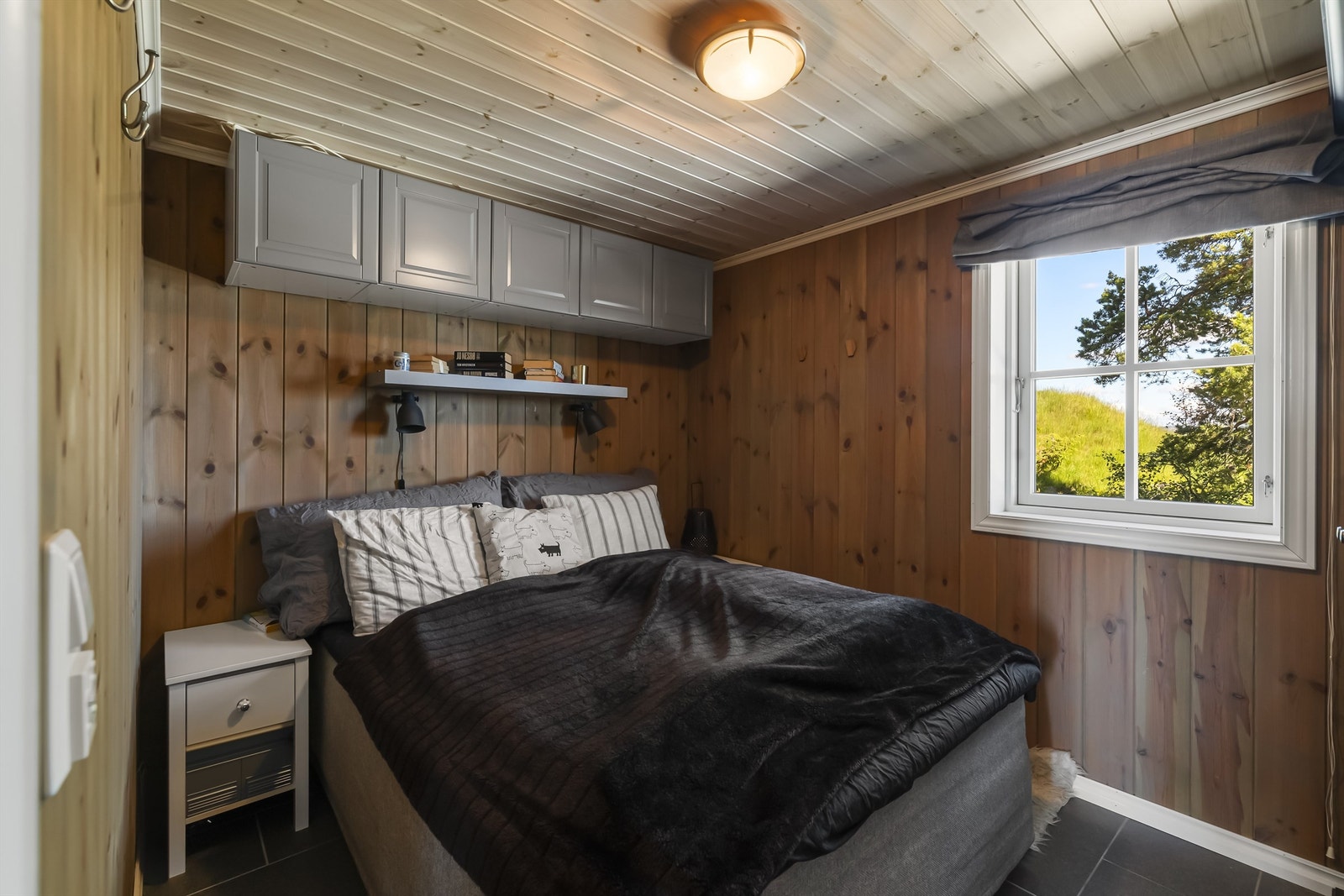 Hovedsoverom med god skapplass Galleribilde