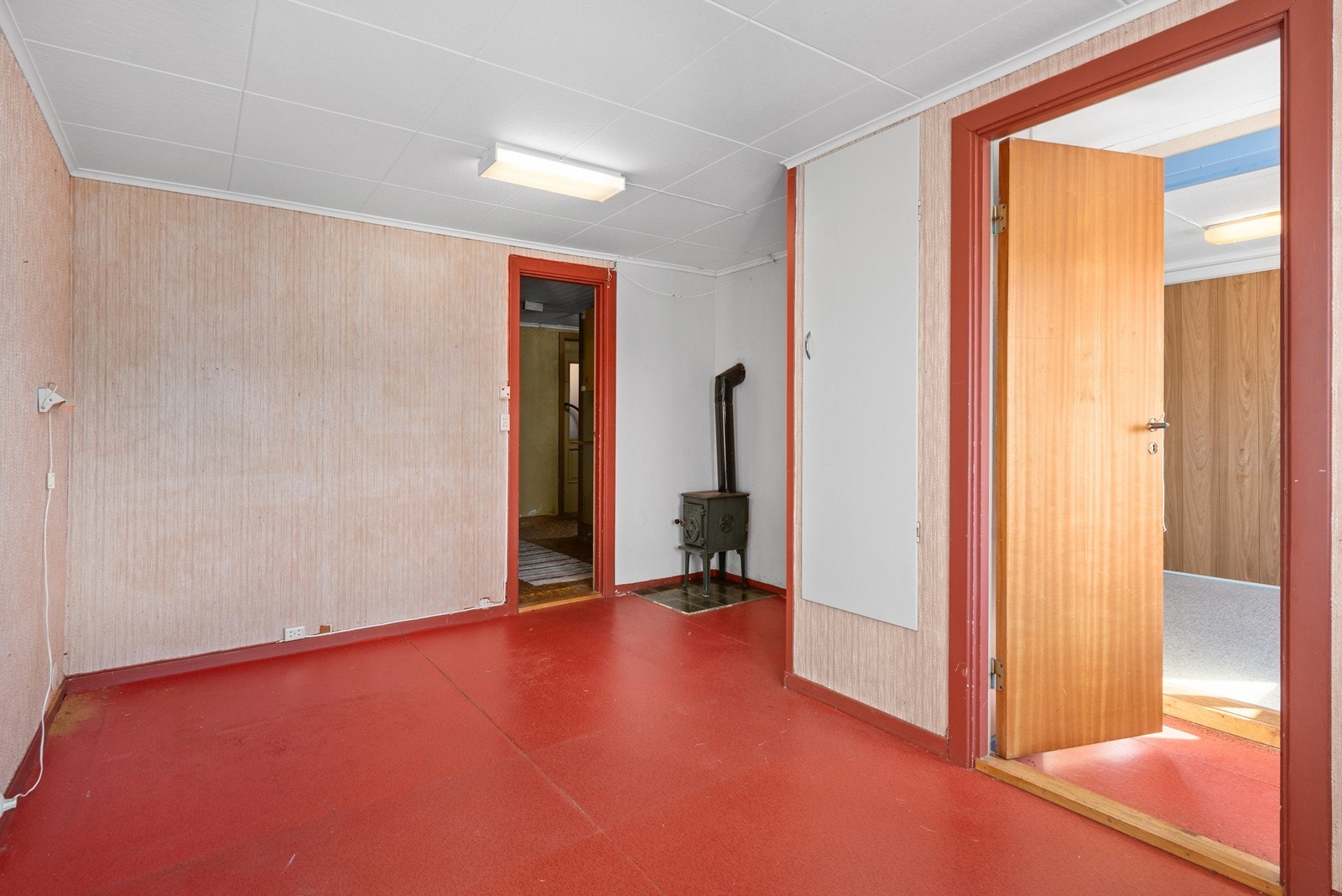 Vedovn for oppvarming i kjellerstue/soverom Galleribilde