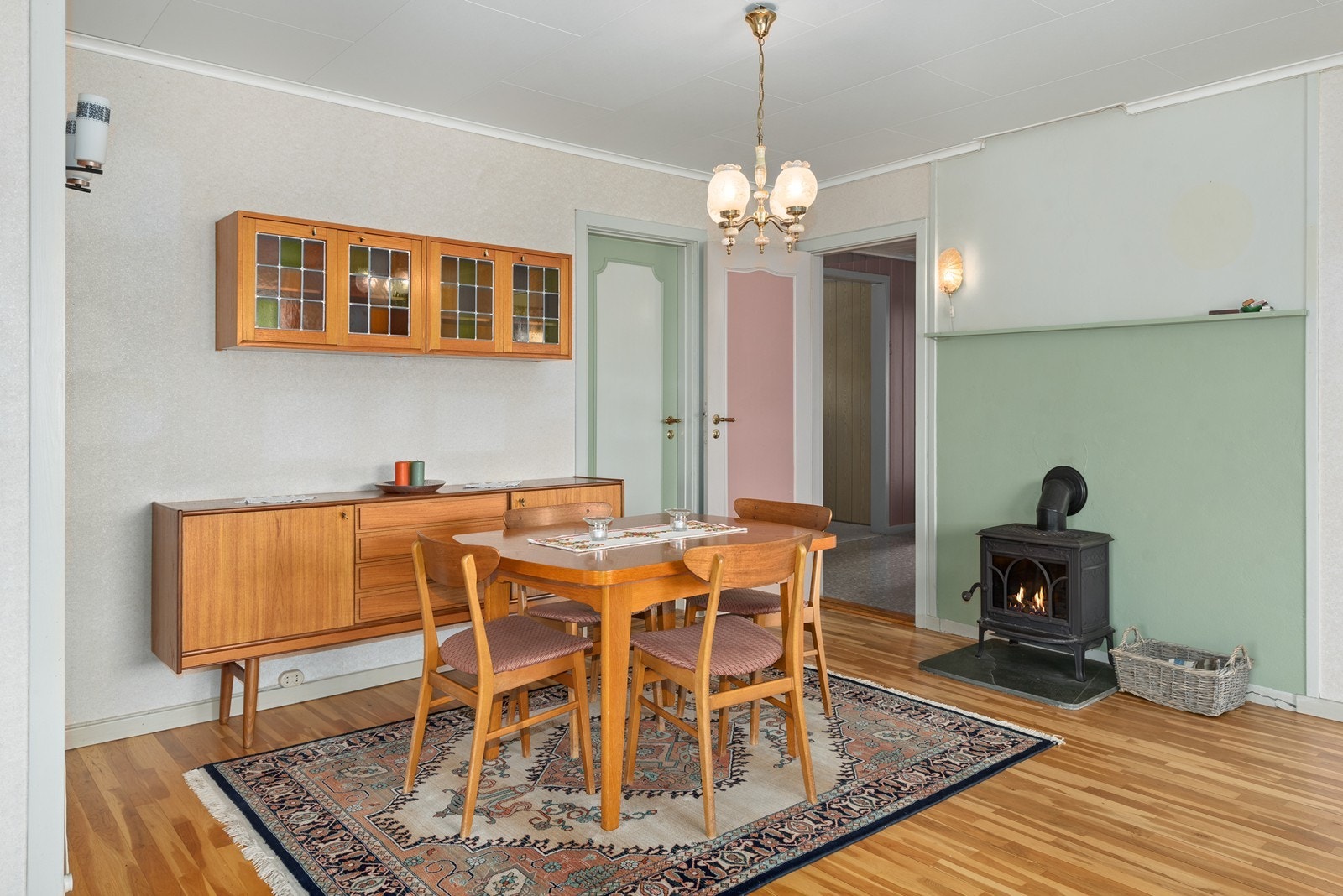 Peisovn for lun oppvarming i stue Galleribilde