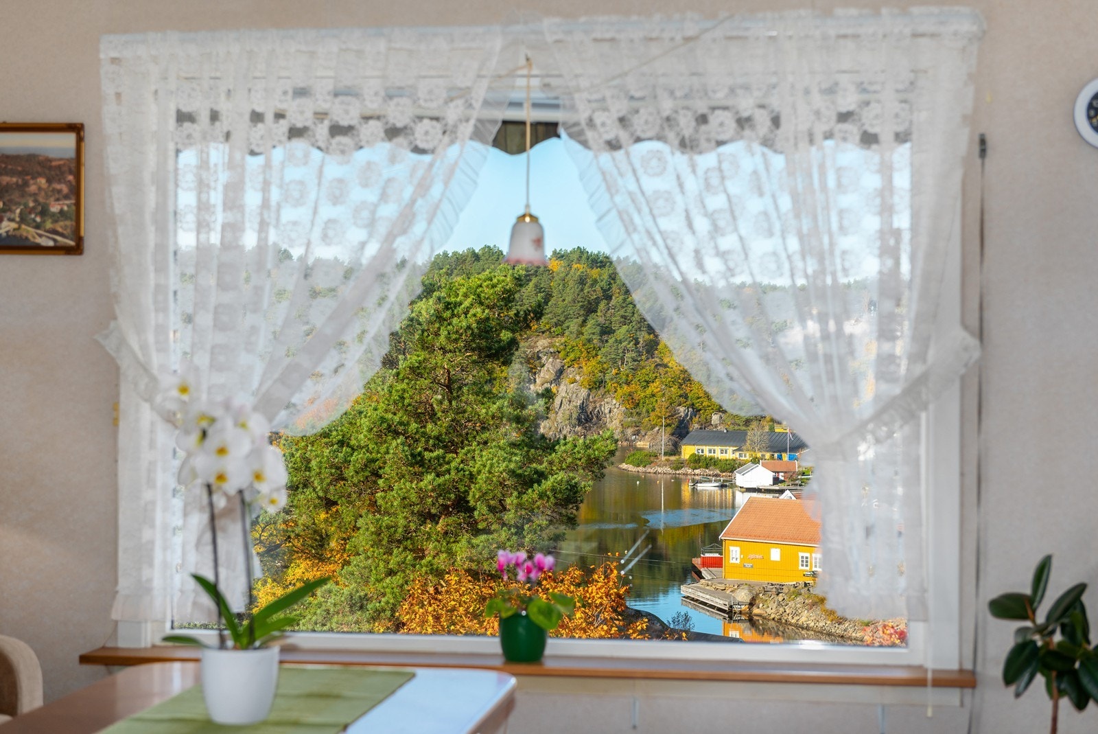 Nydelig utsikt fra stuevindu i påbygg Galleribilde