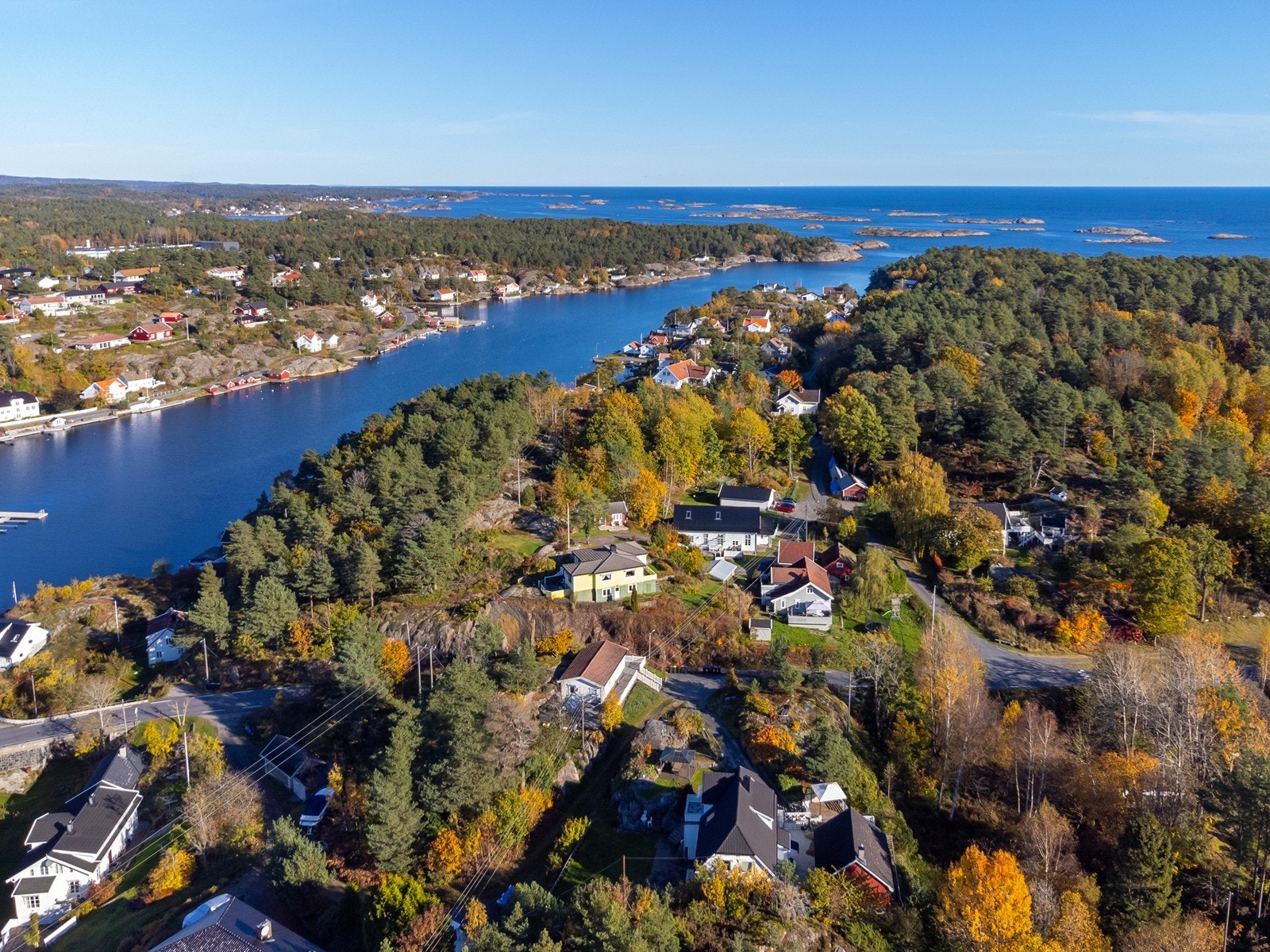 Det er kort vei til skjærgården og havet utenfor Kilsund Galleribilde
