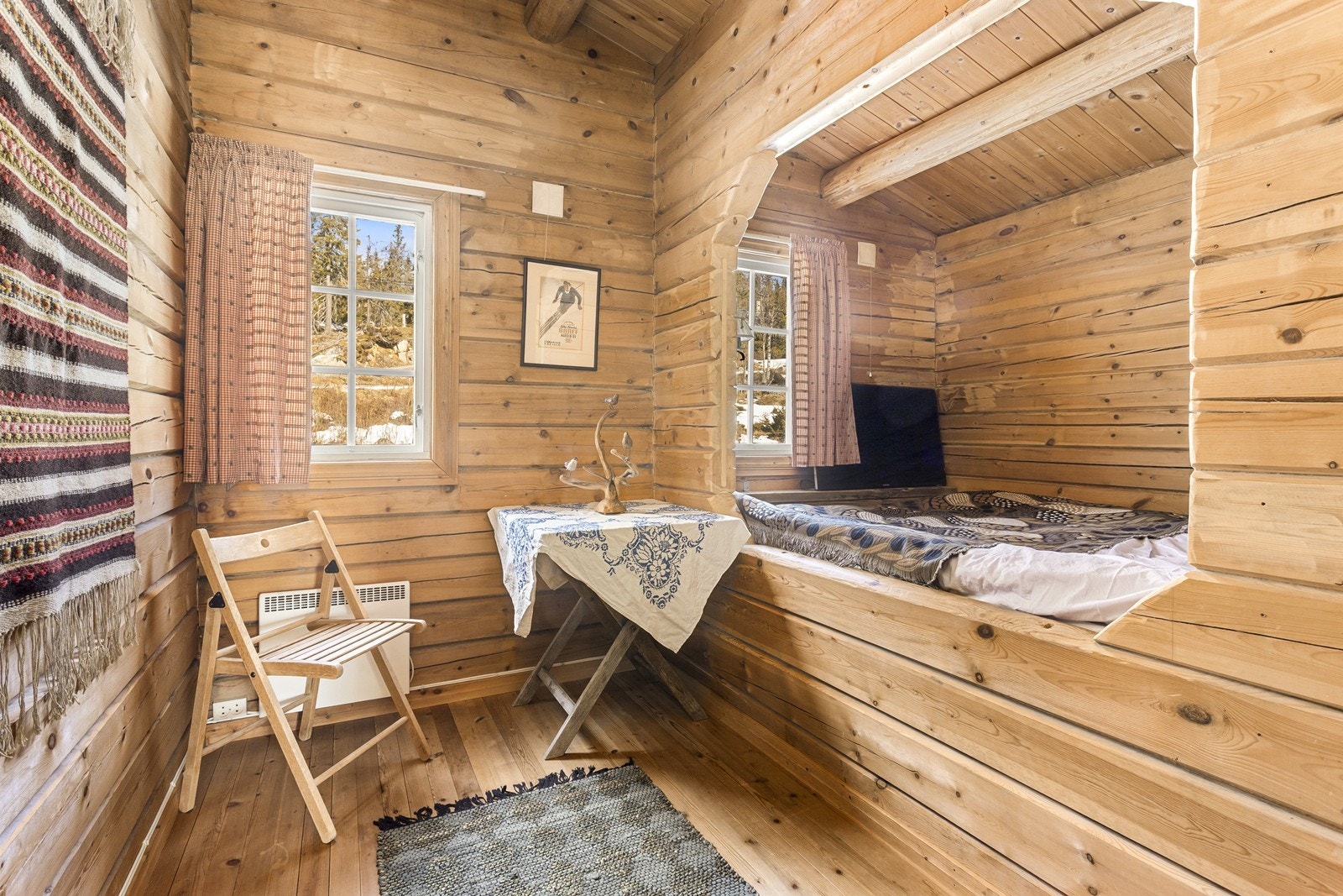 Soverom 2 har innebygd dobbeltseng og rom for garderobeløsning. Galleribilde