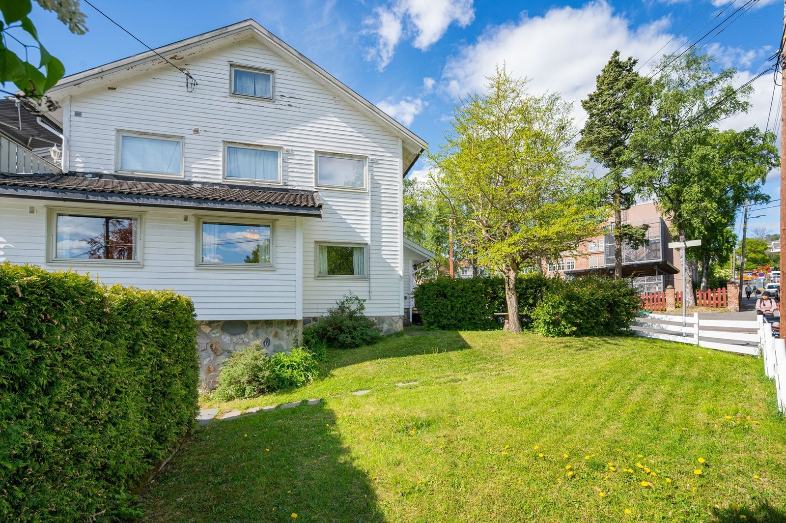 God plass til å sette opp en trampoline for de minste. Galleribilde