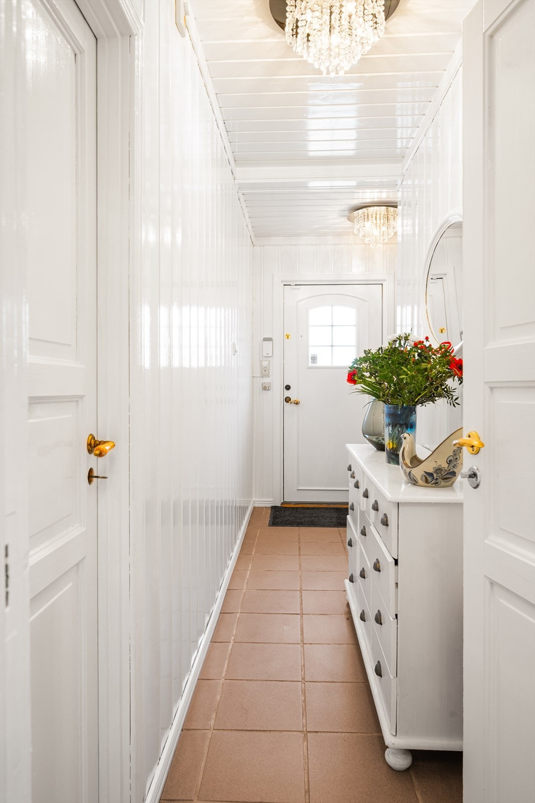 Boligens entré er lys og innbydende og gir et meget godt førsteinntrykk. Galleribilde