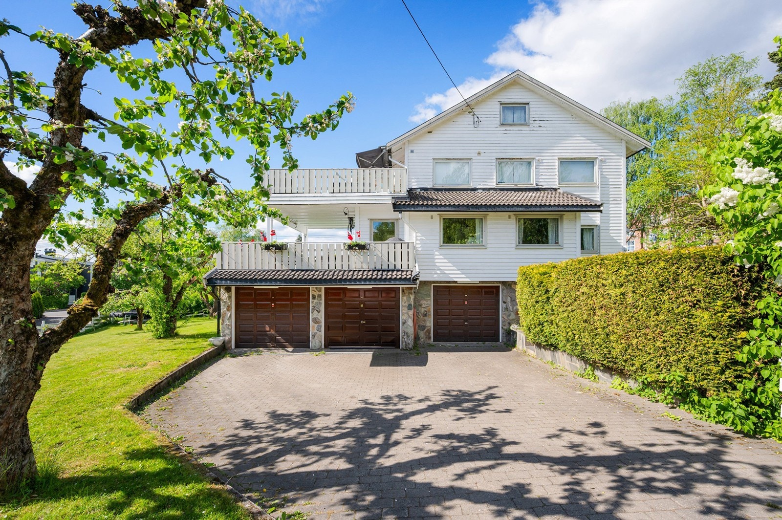 Det medfølger to garasjeplasser til boligen. Galleribilde