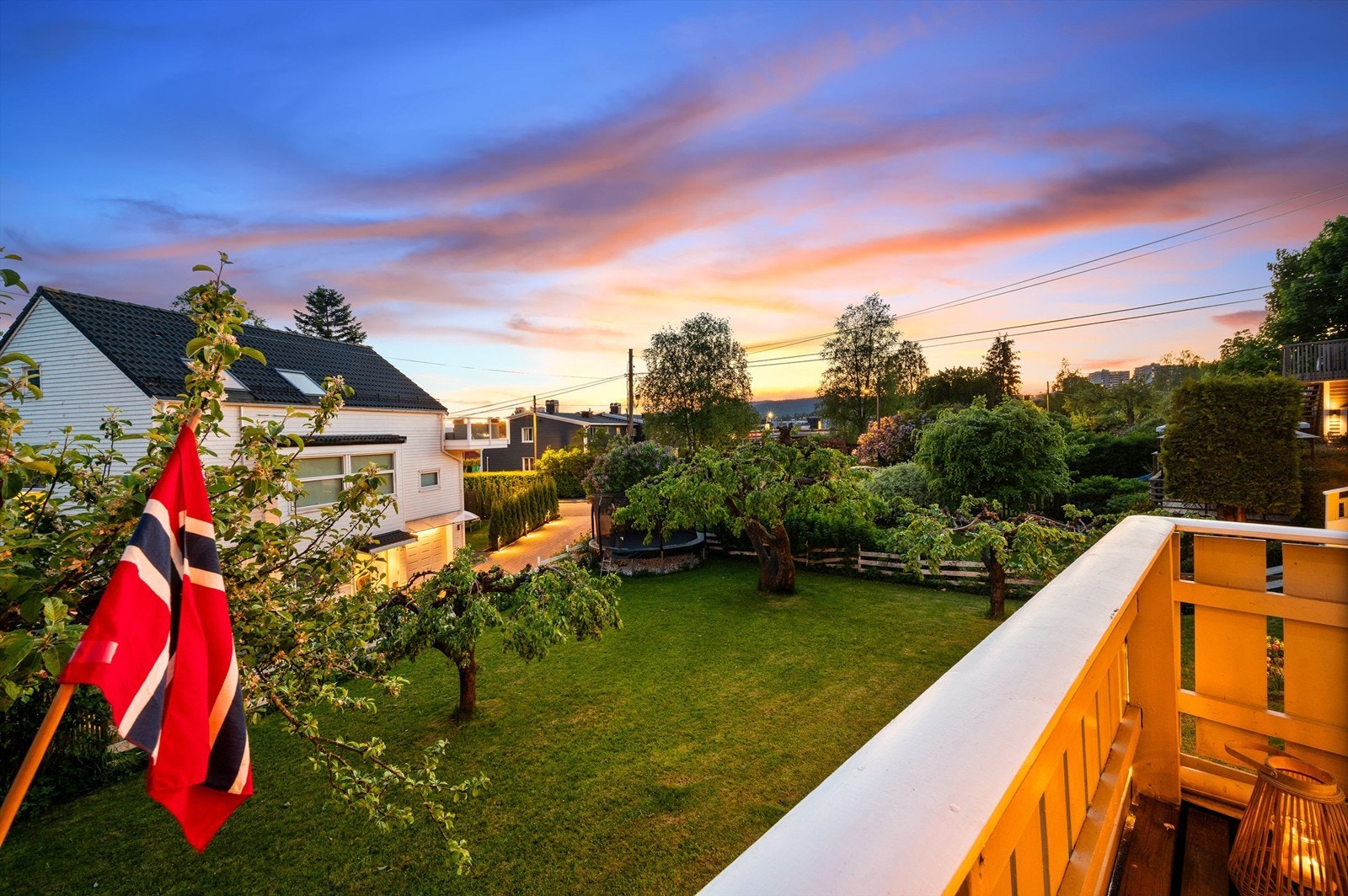 Her bor du med en attraktiv og barnevennlig beliggenhet med nærhet til det aller meste du skulle ha behov for i hverdagen. Galleribilde