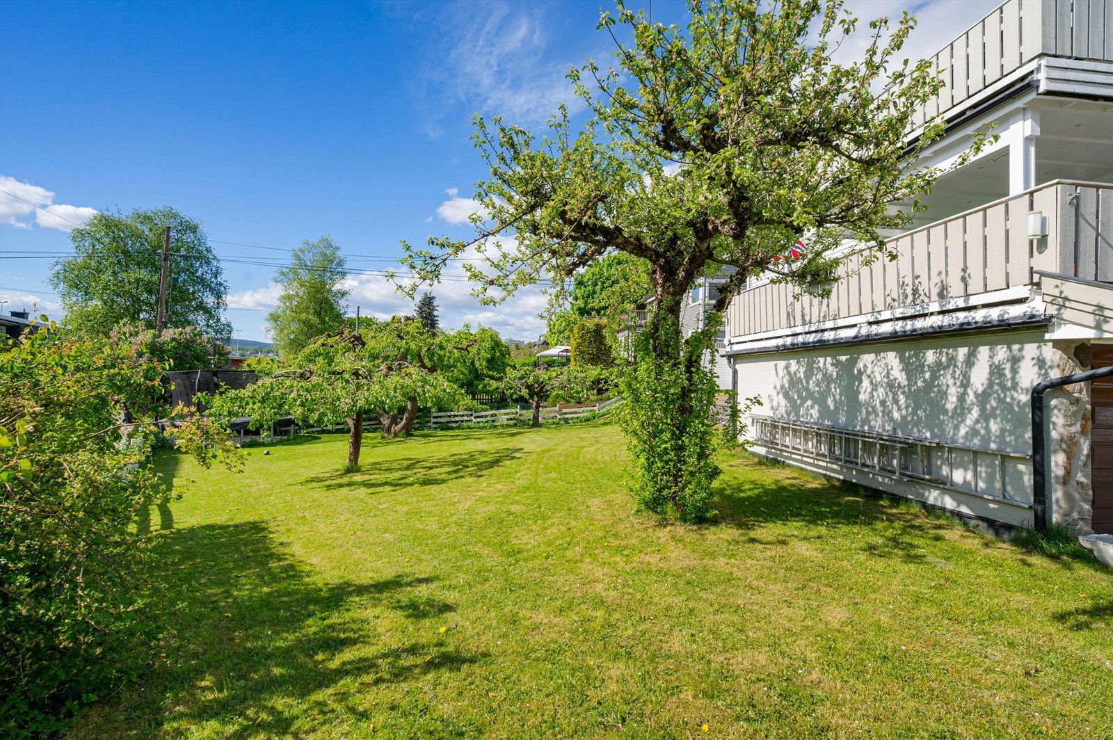 Eiendommen ligger fint til i et meget attraktivt og barnevennlig boligområde på Grefsen i Oslo. Galleribilde