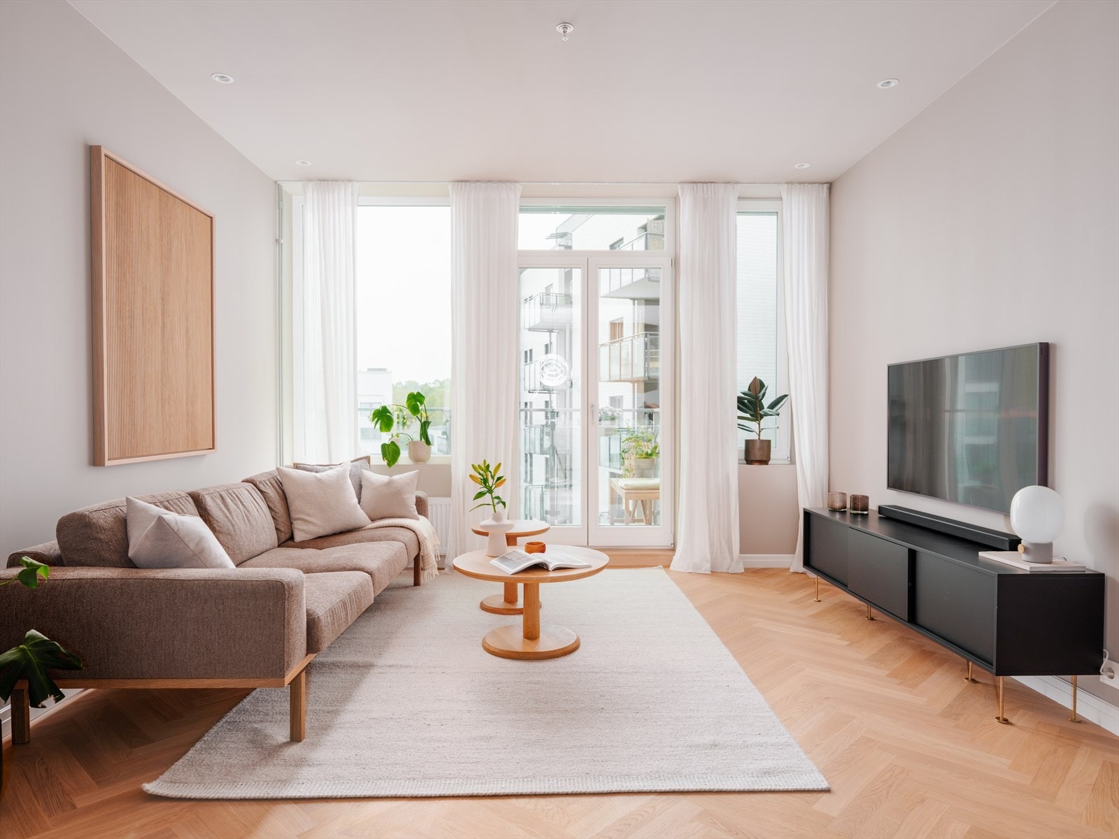 Leiligheten ble oppusset i 2022 hvor klassisk møter det moderne. Galleribilde