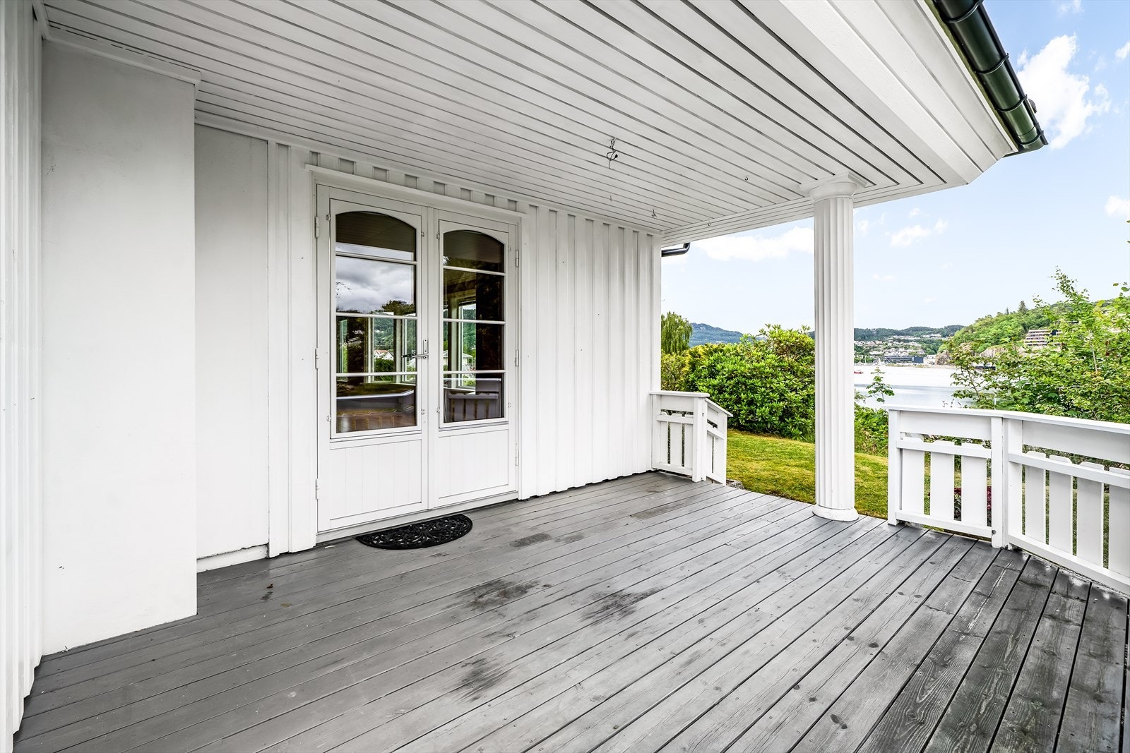 Direkte utgang fra stue til terrasse Galleribilde