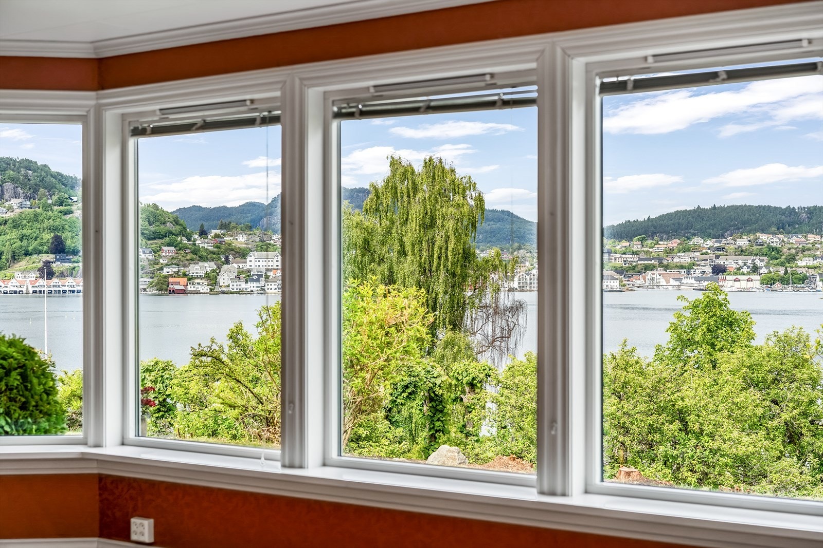 Flott utsikt til sentrum gjennom karnapp Galleribilde