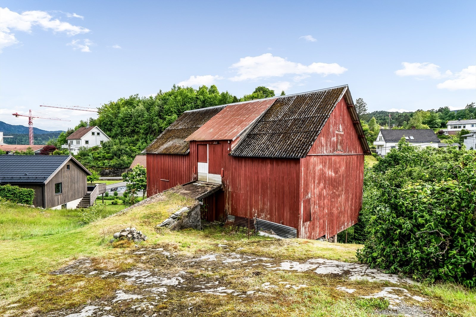 Låve på eiendommen. Galleribilde
