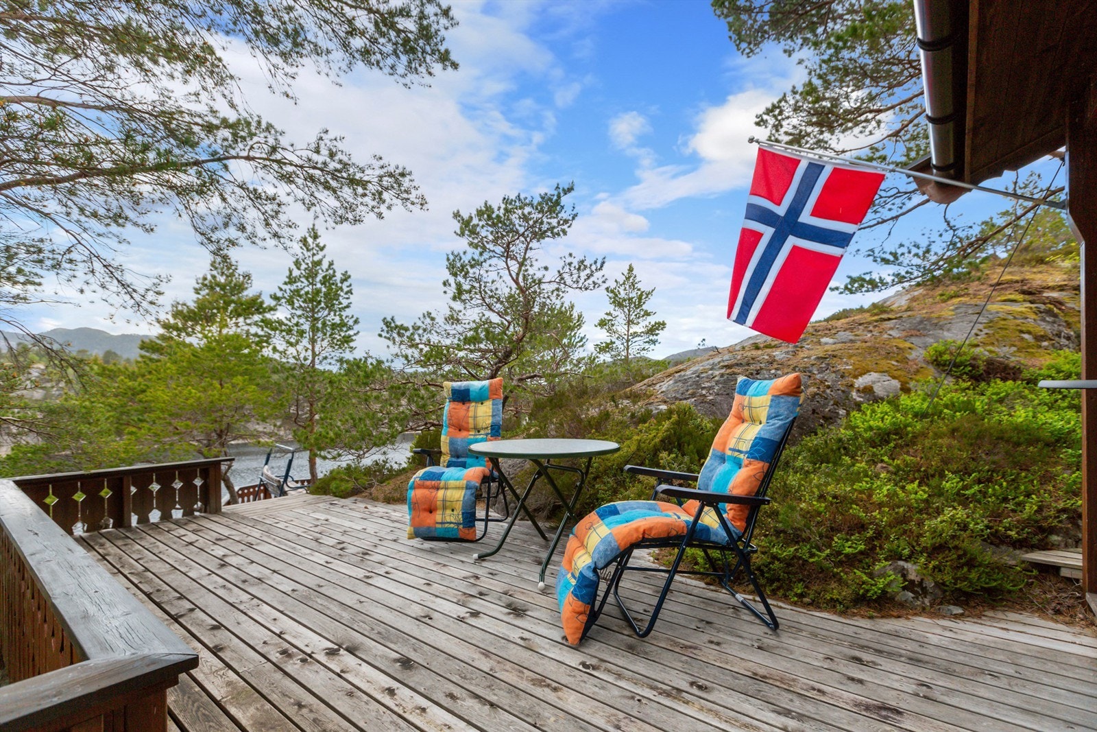 Terrassene måler til sammen romslige 51 kvm og har nydelige sol- og utsiktsforhold. Galleribilde
