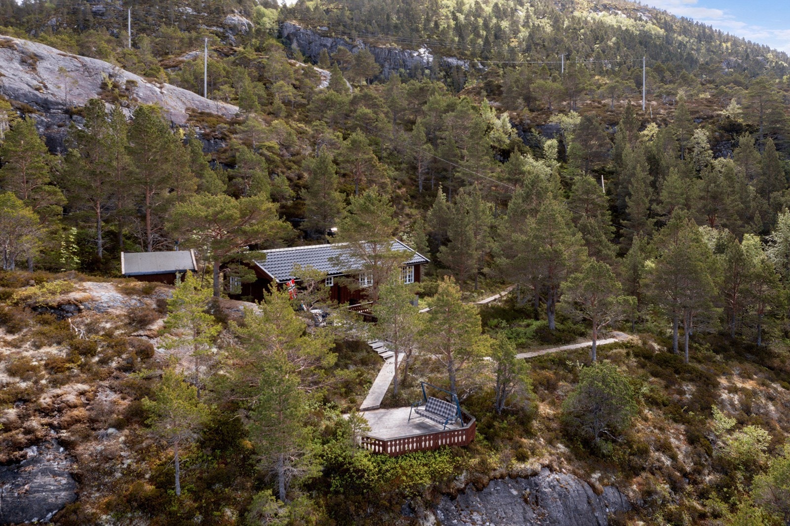 Velkommen til Rønneset 37! - en meget usjenert beliggende og koselig hytte i flotte og fredelige omgivelser. Galleribilde