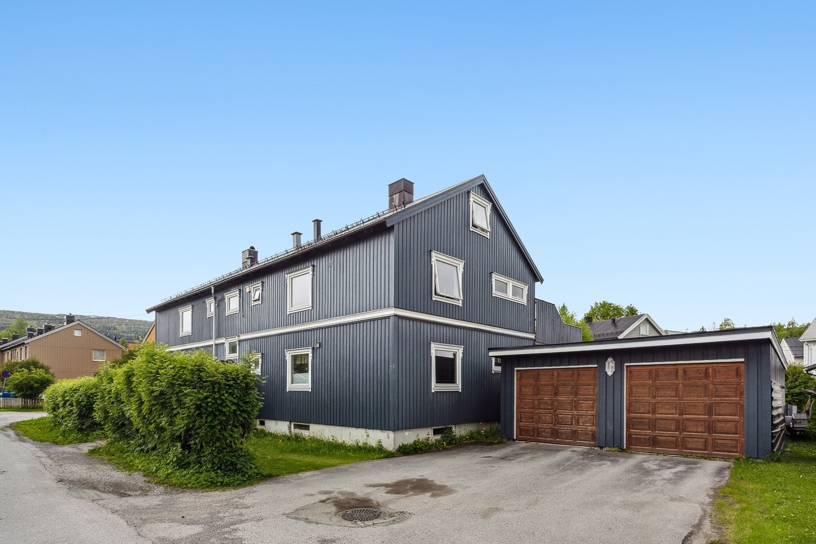 Leiligheten disponerer en plass i garasje. Galleribilde