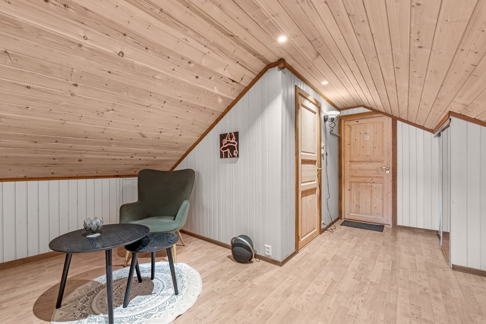 Innredet loft. NB! Det finnes ikke tegninger eller godkjenning på at dette er omsøkt ift. dagens bruk. Galleribilde