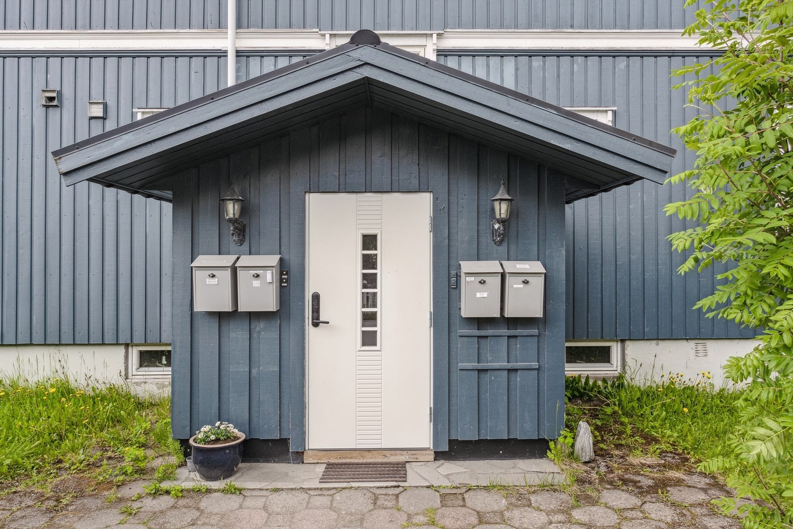 Felles inngang og trappegang for de fire leilighetene i bygget. Galleribilde