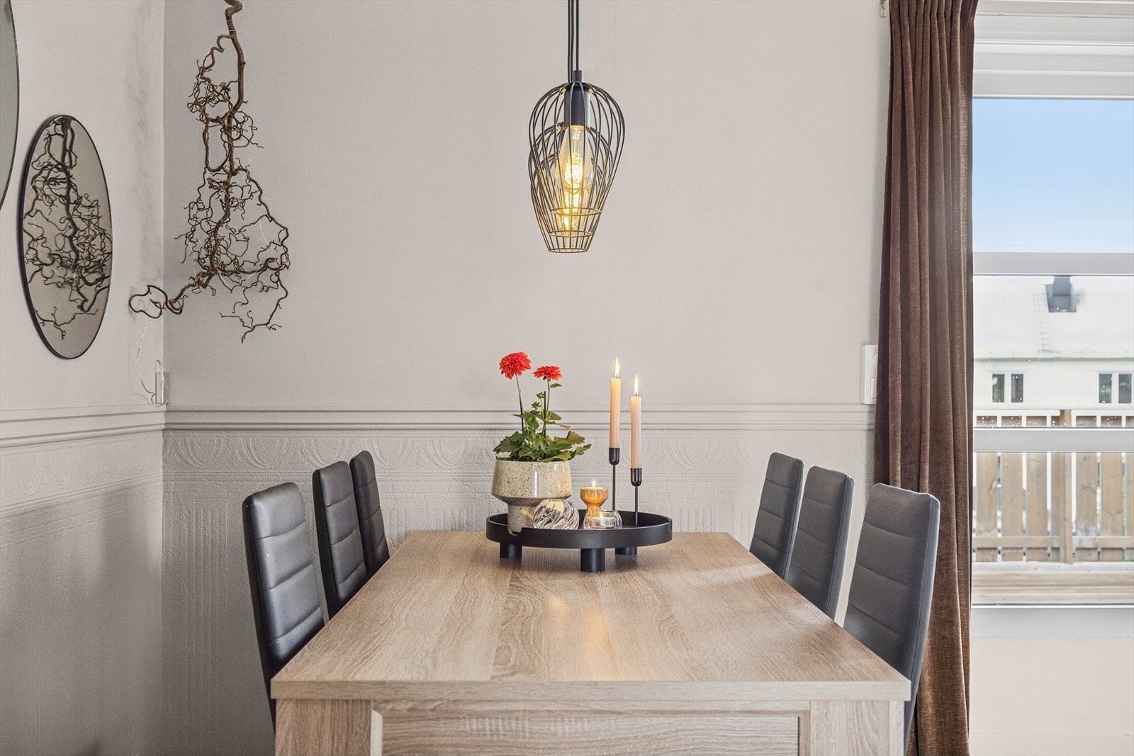 Spisegruppen tar plass i egen sone og inviterer til sosiale og hyggelige måltider. Galleribilde