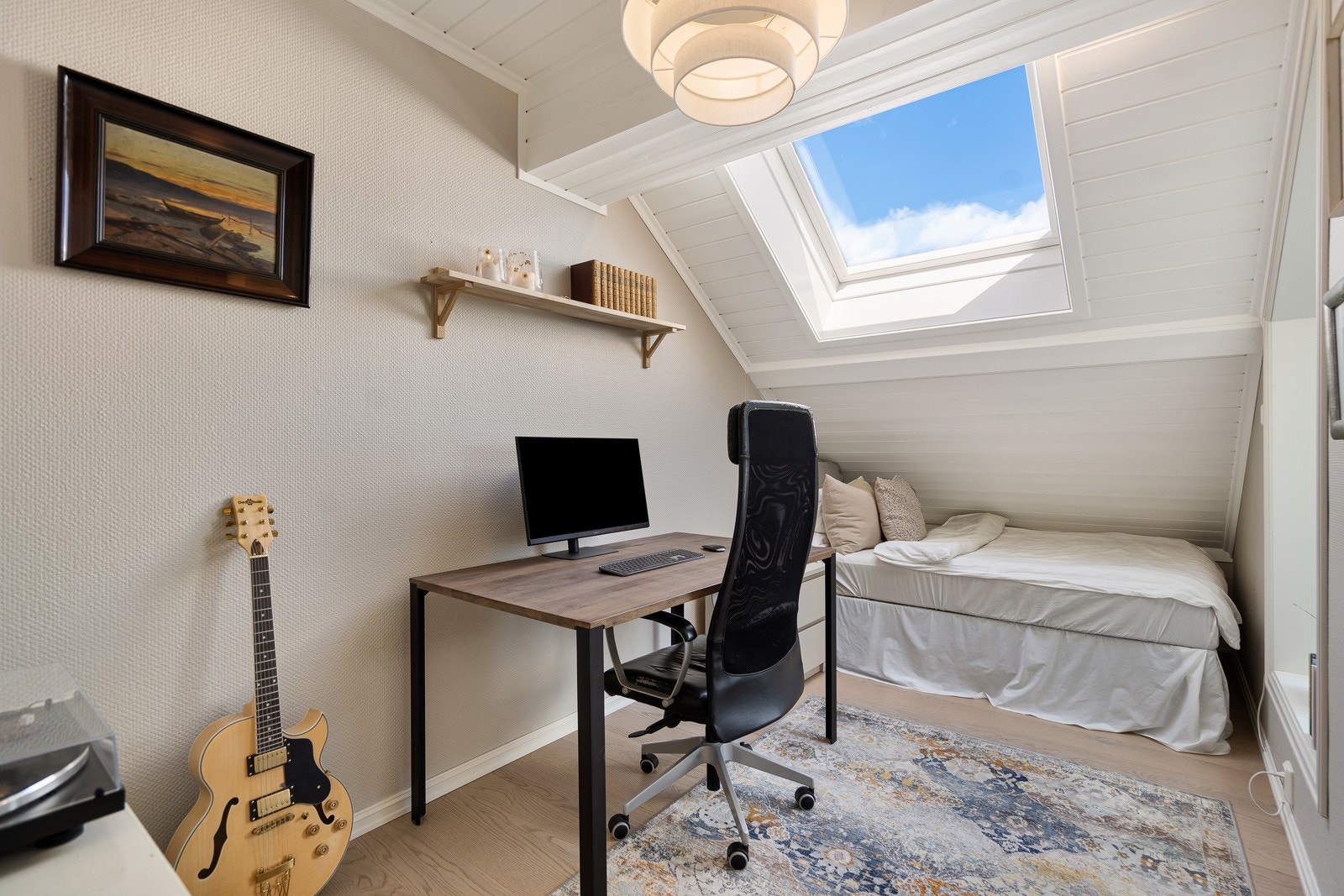 Det mindre soverommet passer perfekt som barnerom, kontor eller gjesterom. Galleribilde