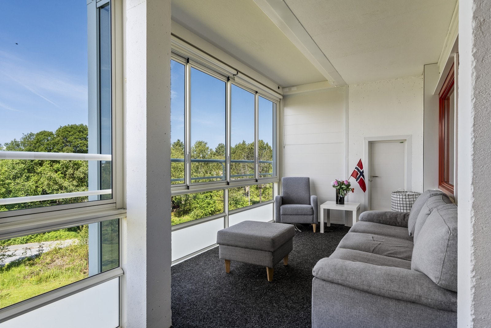 Stor deilig innglasset terrasse Galleribilde