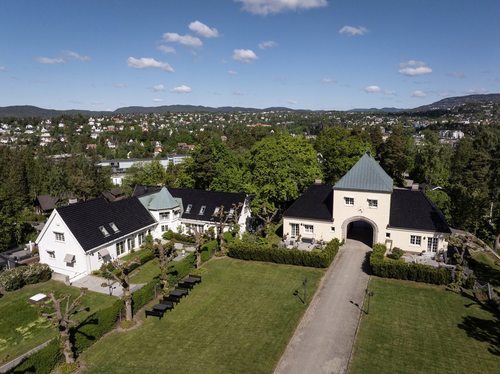 Dette er en fantastisk beliggenhet på et høydedrag. Galleribilde